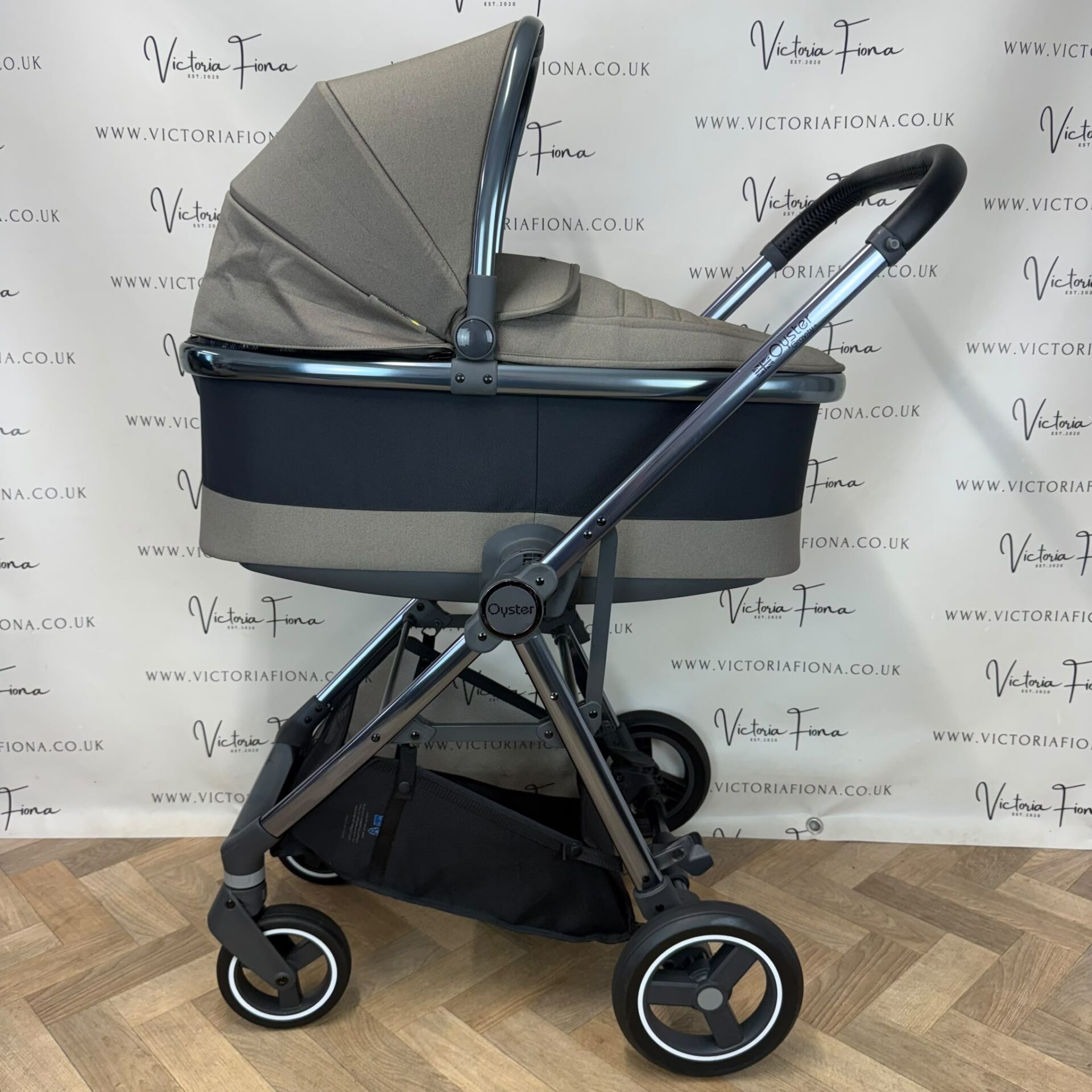 PRELOVED Babystyle Oyster Gravity+ Carrycot & Pushchair with Car Seat & Isofix - Mink - Image 2
