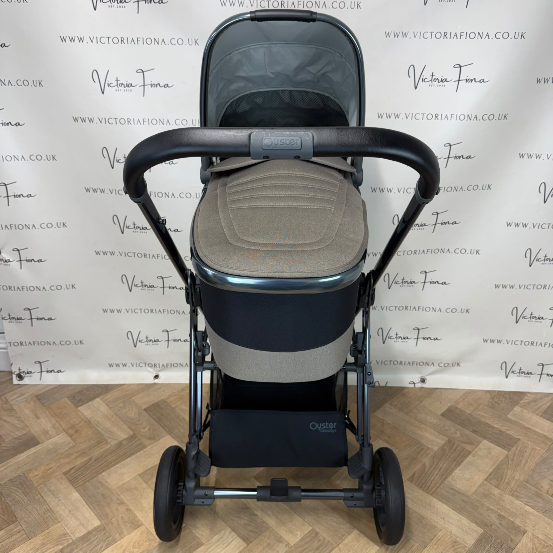 PRELOVED Babystyle Oyster Gravity+ Carrycot & Pushchair with Car Seat & Isofix - Mink - Image 3