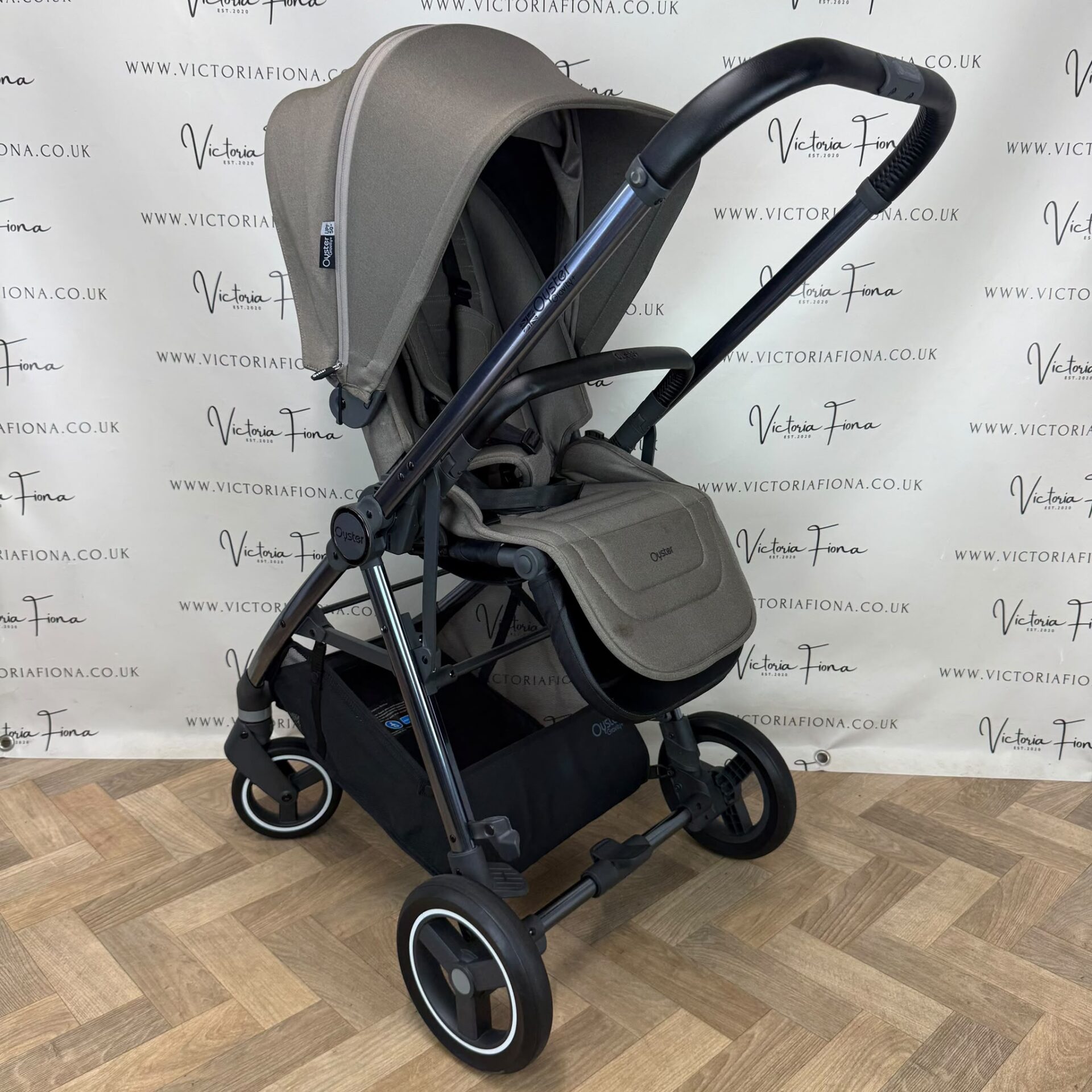 PRELOVED Babystyle Oyster Gravity+ Carrycot & Pushchair with Car Seat & Isofix - Mink - Image 7