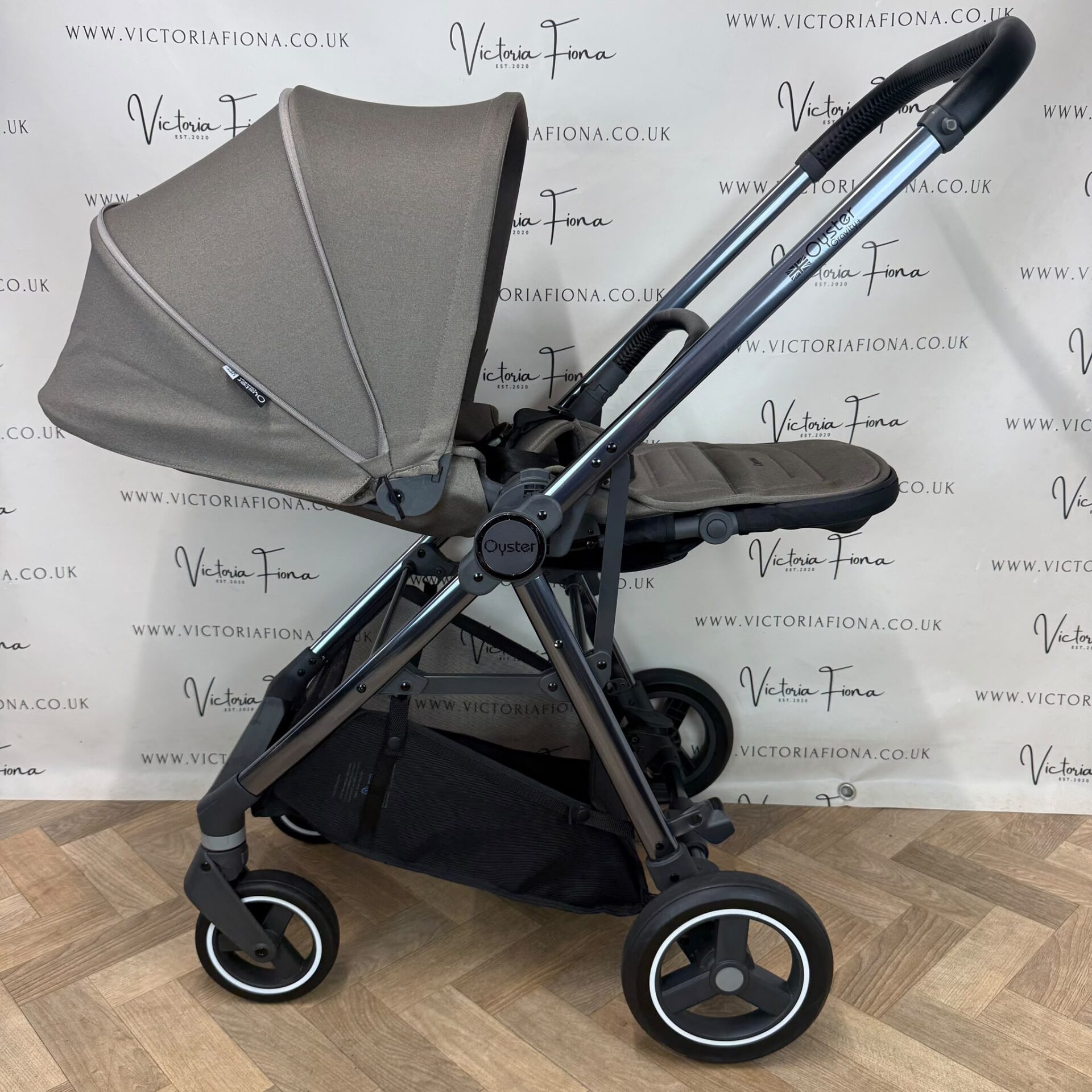 PRELOVED Babystyle Oyster Gravity+ Carrycot & Pushchair with Car Seat & Isofix - Mink - Image 6