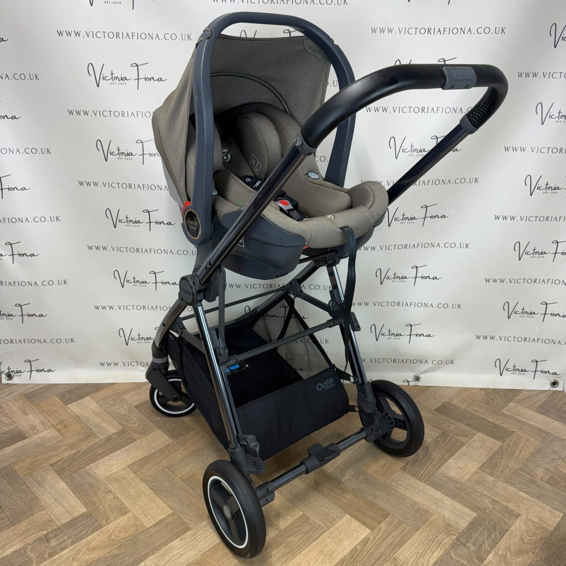 PRELOVED Babystyle Oyster Gravity+ Carrycot & Pushchair with Car Seat & Isofix - Mink - Image 8