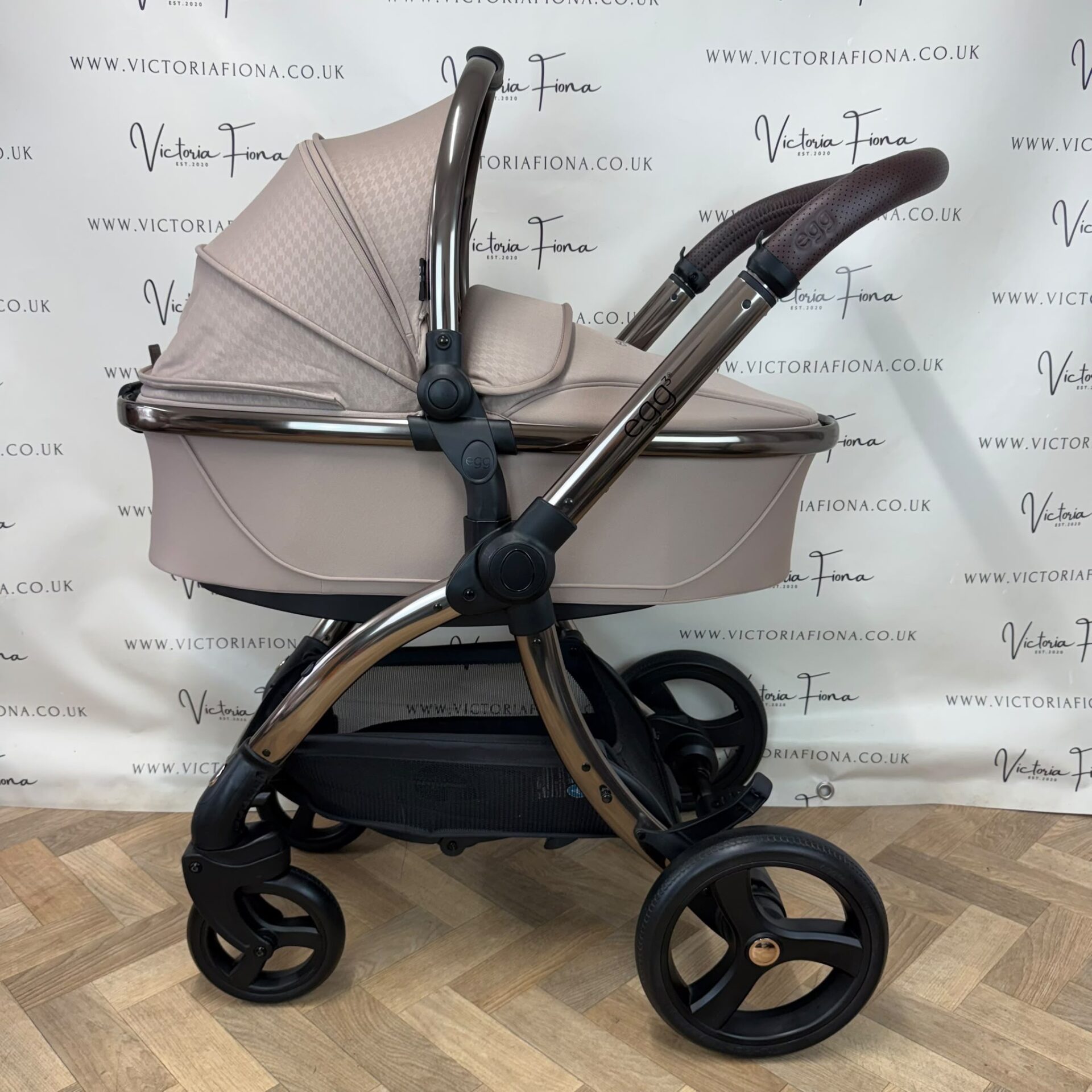 PRELOVED Egg 3 Pushchair, Carrycot & Car Seat - Houndstooth Almond - Image 2