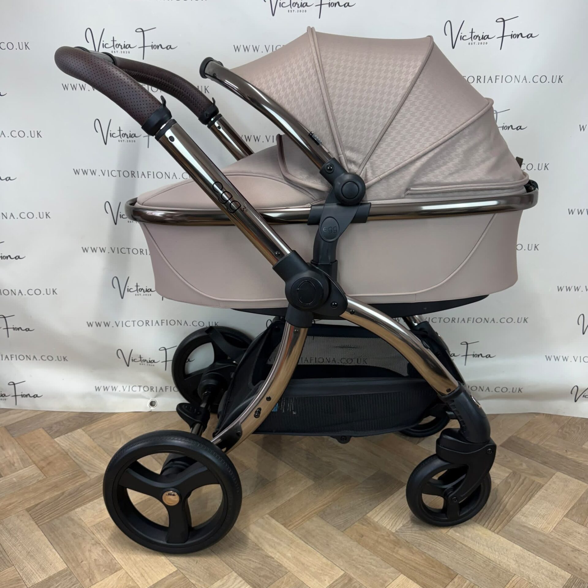 PRELOVED Egg 3 Pushchair, Carrycot & Car Seat - Houndstooth Almond - Image 3
