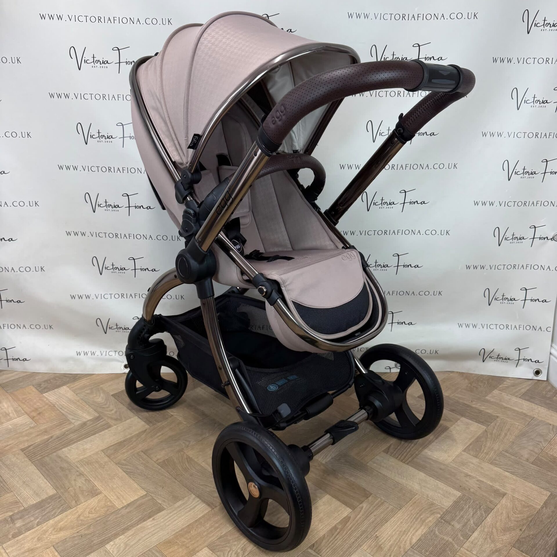 PRELOVED Egg 3 Pushchair, Carrycot & Car Seat - Houndstooth Almond - Image 4
