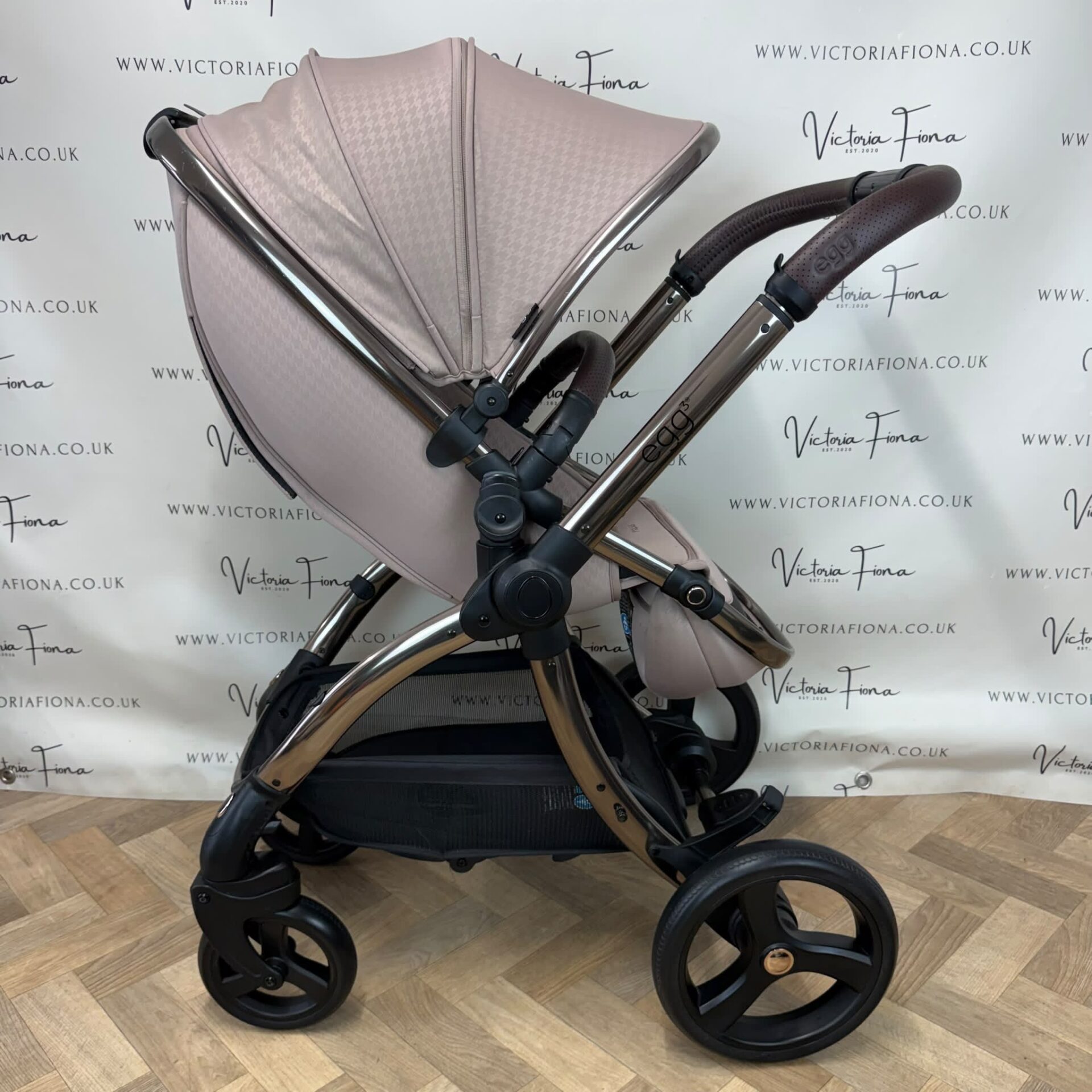 PRELOVED Egg 3 Pushchair, Carrycot & Car Seat - Houndstooth Almond - Image 5