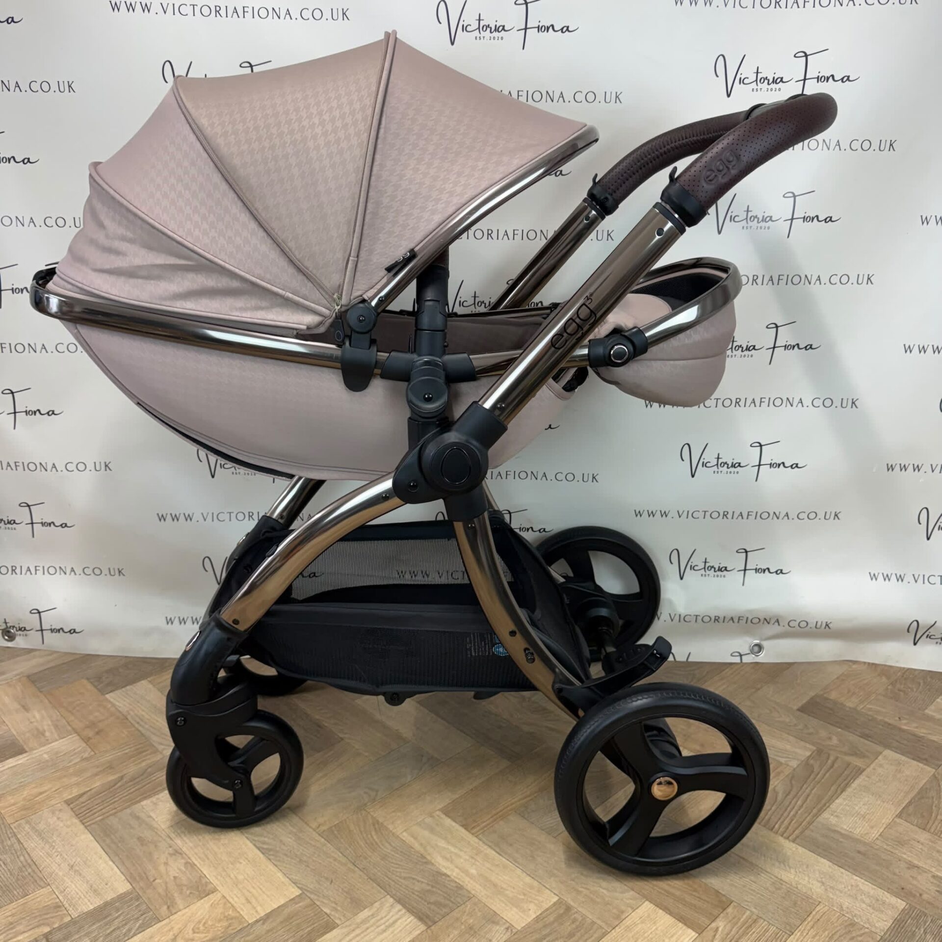 PRELOVED Egg 3 Pushchair, Carrycot & Car Seat - Houndstooth Almond - Image 6