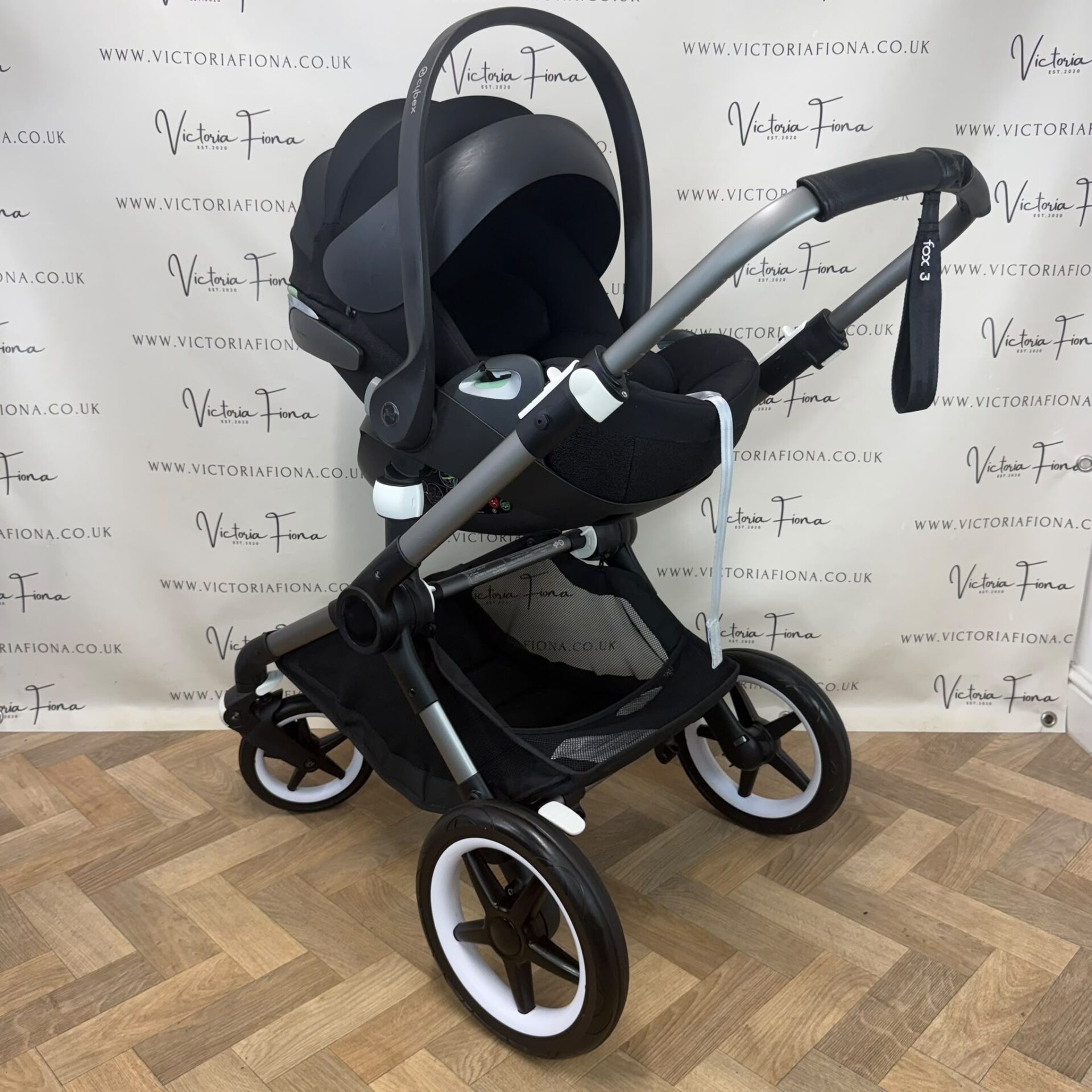 PRELOVED Bugaboo Fox 3 Pushchair & Carrycot plus Cybex Cloud T and Isofix – Grey Melange With Graphite Chassis - Image 8