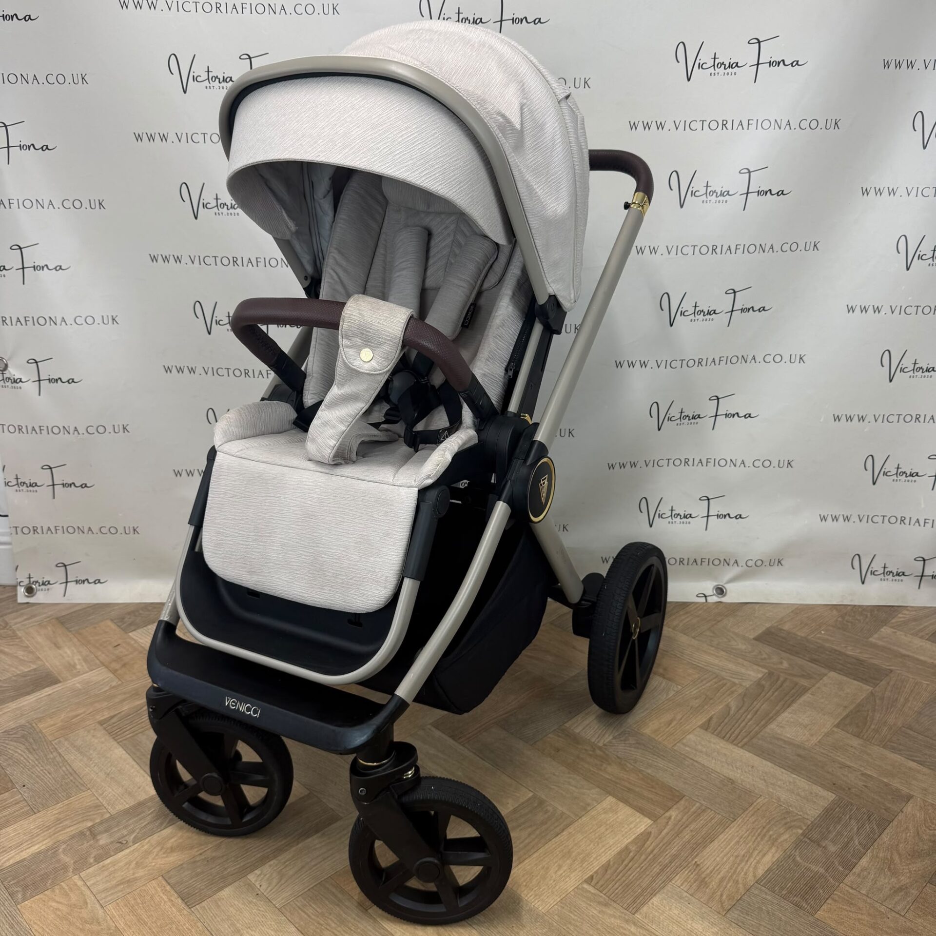 PRELOVED Venicci Tinum Upline Carrycot & Pushchair - Stone - Image 9