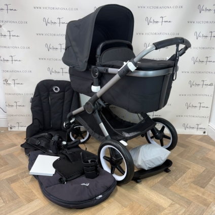 PRELOVED Bugaboo Fox 3 Pushchair & Carrycot – Black With Graphite Chassis