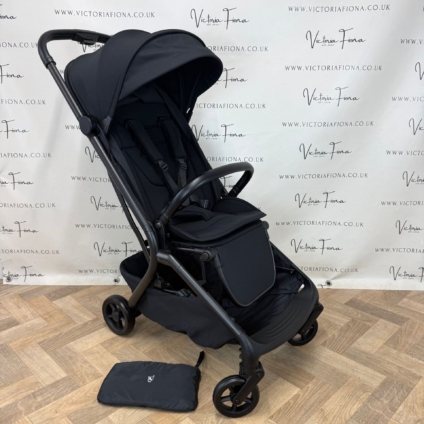 EX DISPLAY Silver Cross Nia - Cabin Approved Compact Stroller - All Black