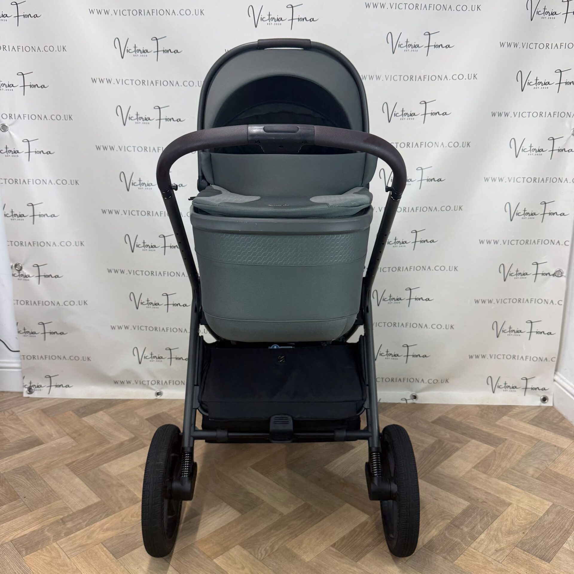 PRELOVED Silver Cross Cove Carrycot & Pushchair - Pewter Green - Image 3