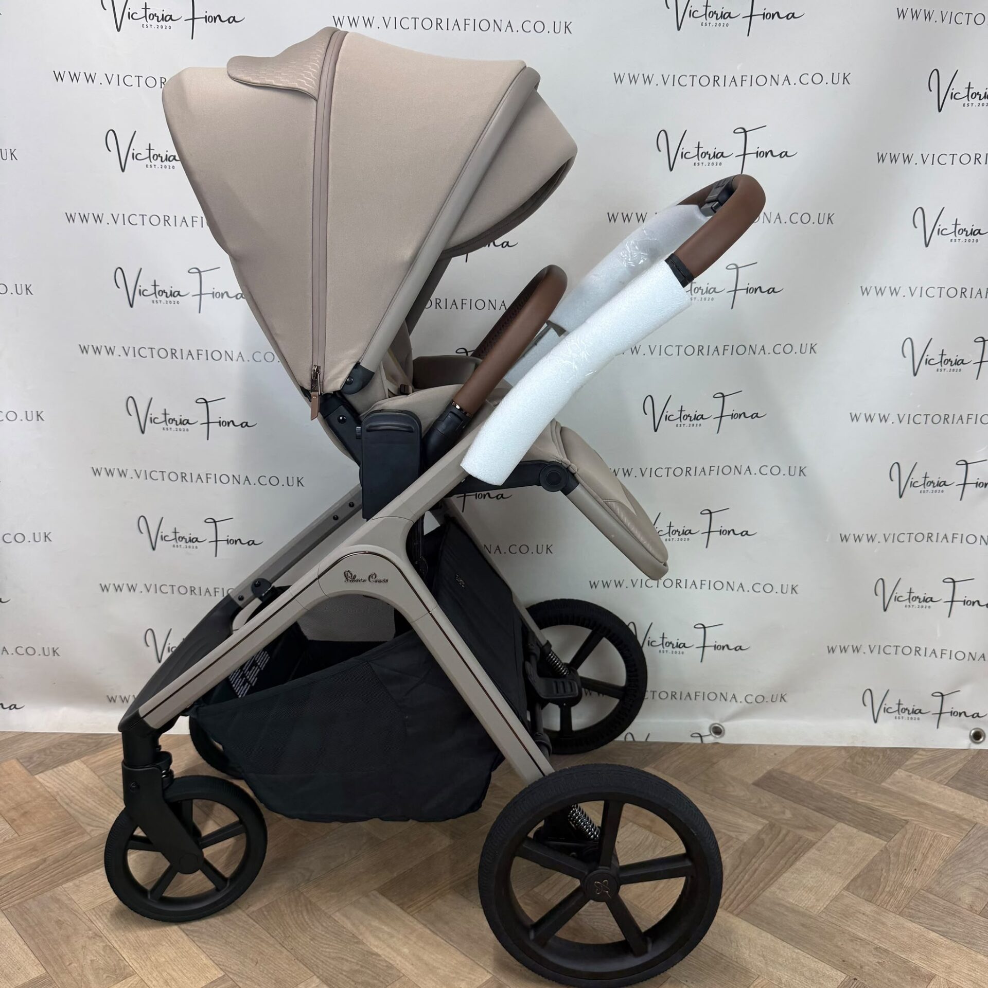 EX-DISPLAY Silver Cross Cove Carrycot & Pushchair - Champagne - Image 6