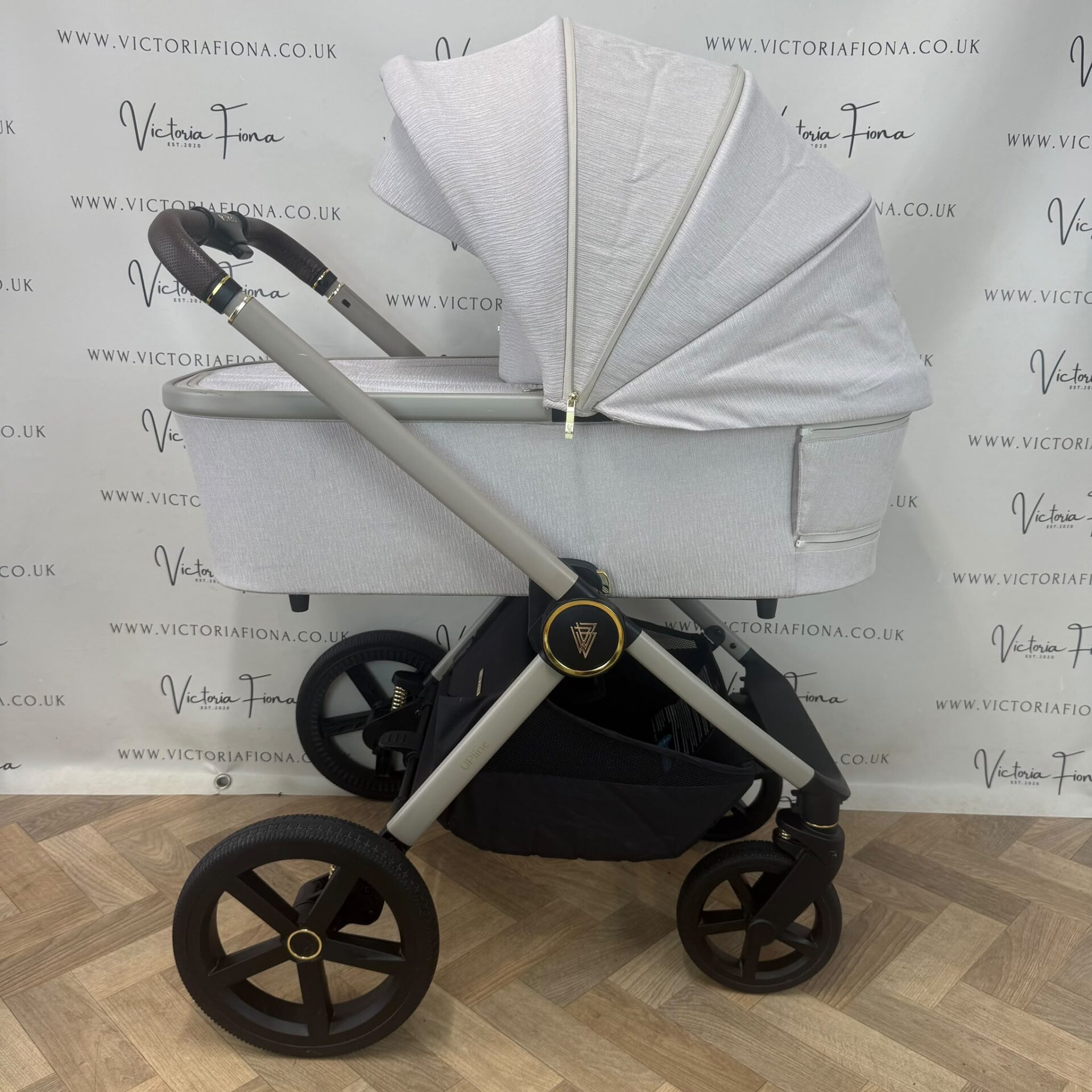 PRELOVED Venicci Tinum Upline Carrycot & Pushchair - Stone - Image 3