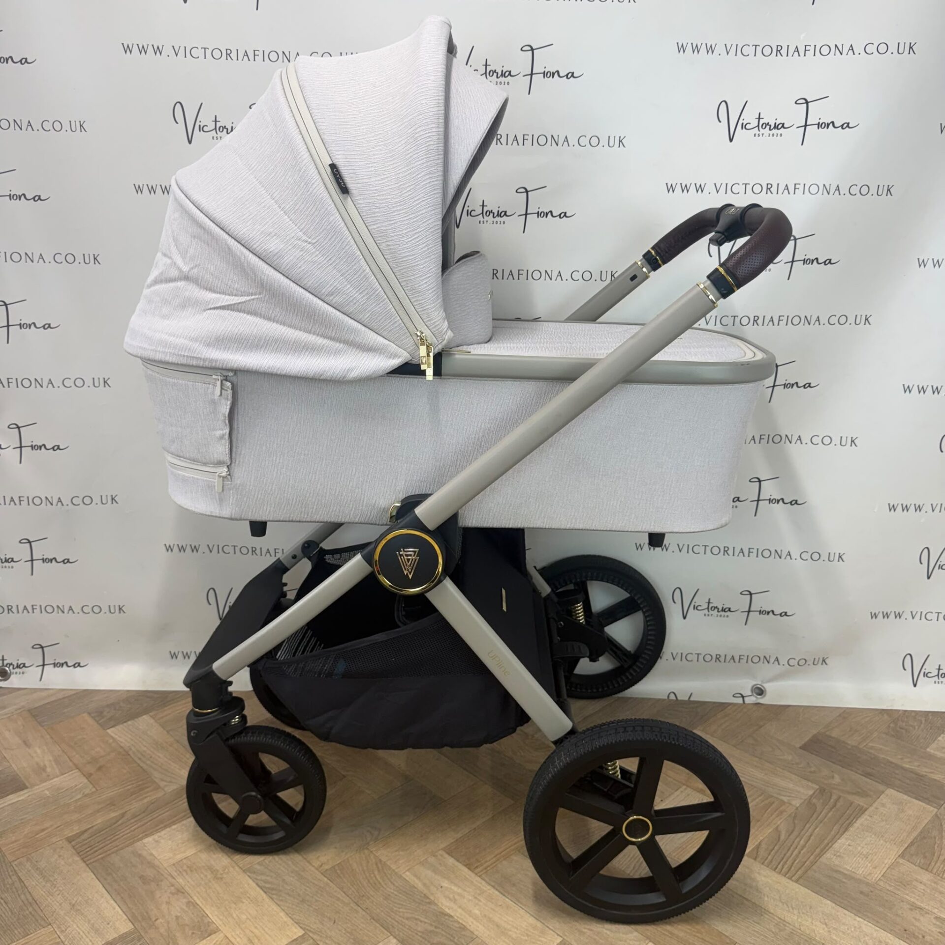 PRELOVED Venicci Tinum Upline Carrycot & Pushchair - Stone - Image 5