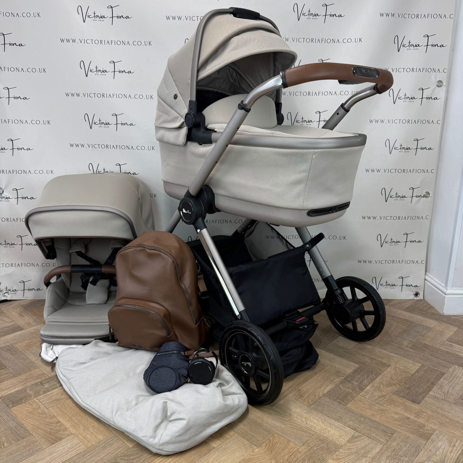 PRELOVED Silver Cross Reef 2 Carrycot & Pushchair - Frappe