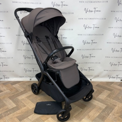 PRELOVED Silver Cross Nia - Cabin Approved Compact Stroller - Chocolates Brown