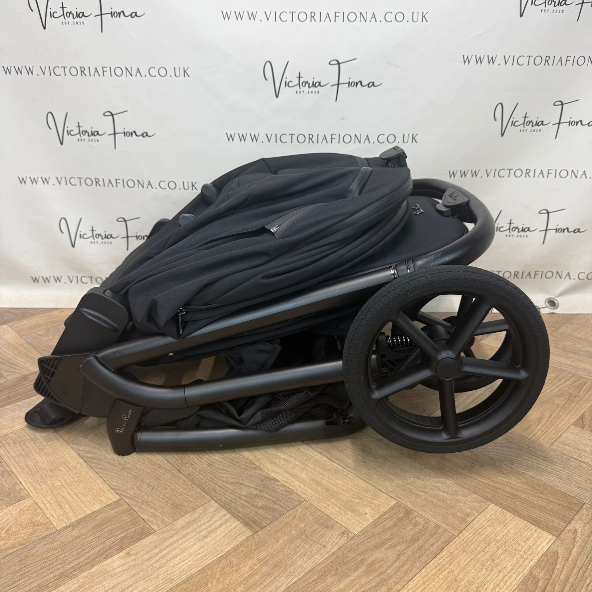 EX DISPLAY Silver Cross Breez Carrycot & Pushchair - Onyx Black - Image 4