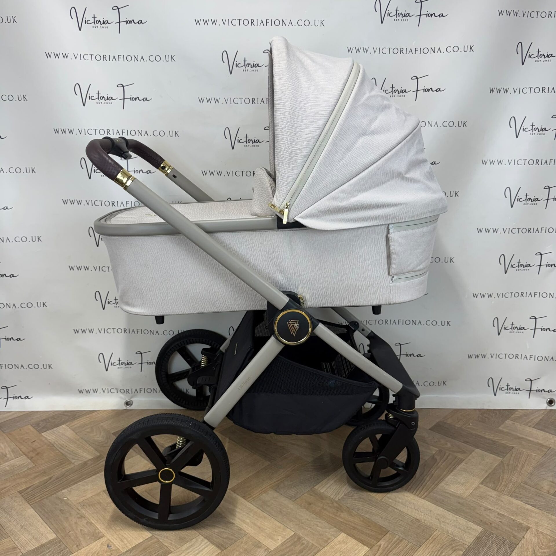 PRELOVED Venicci Tinum Upline Carrycot & Pushchair - Stone - Image 2