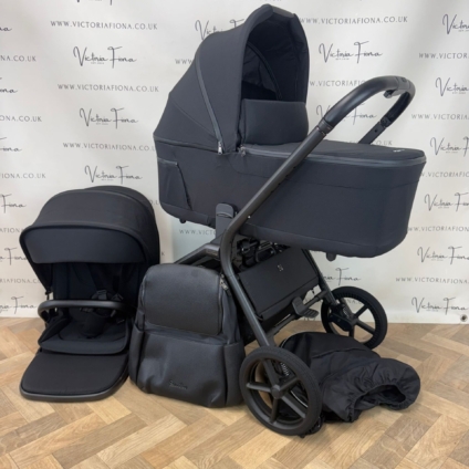 PRELOVED Silver Cross Breez Carrycot & Pushchair - Onyx Black