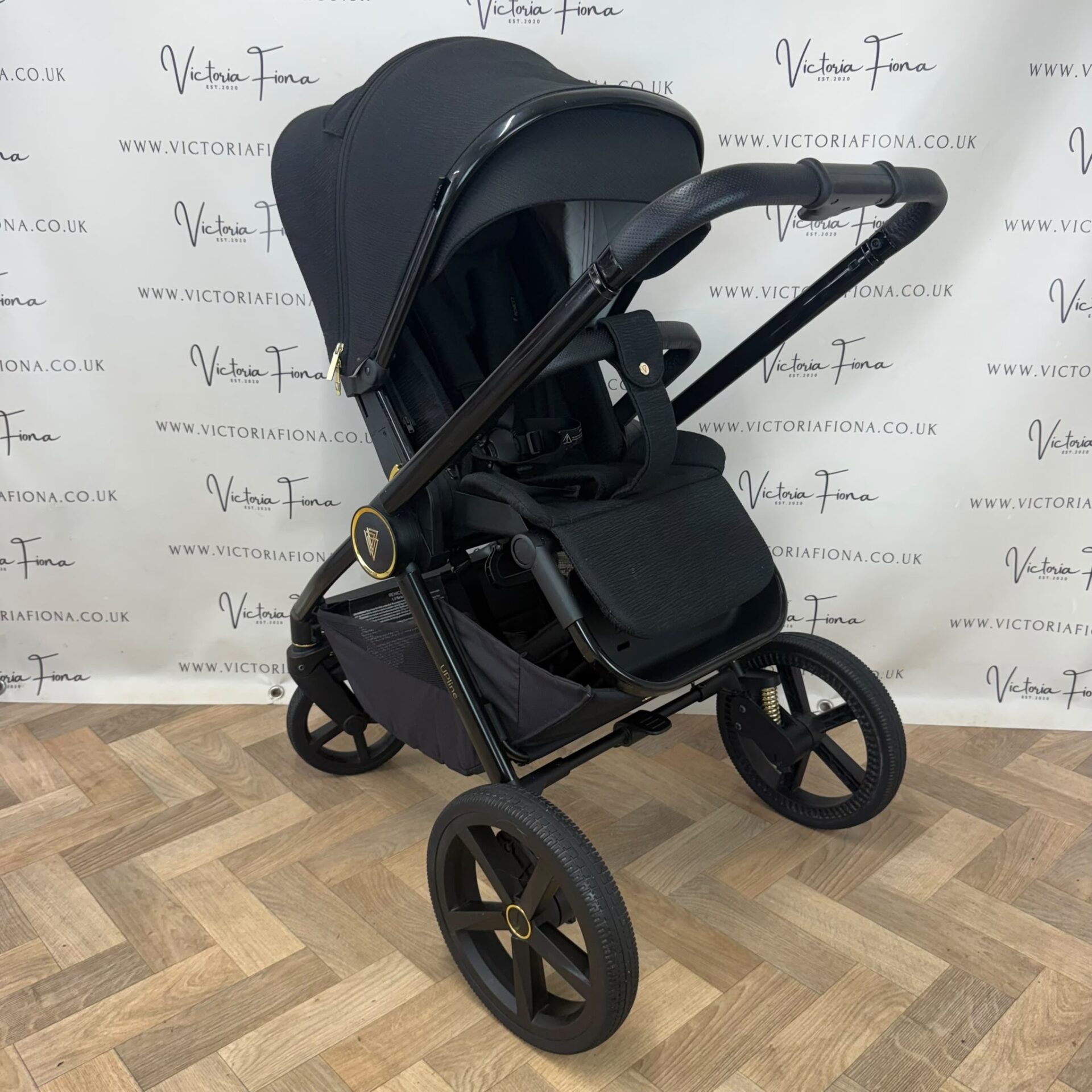 PRELOVED Venicci Tinum Upline Carrycot & Pushchair - All Black - Image 5