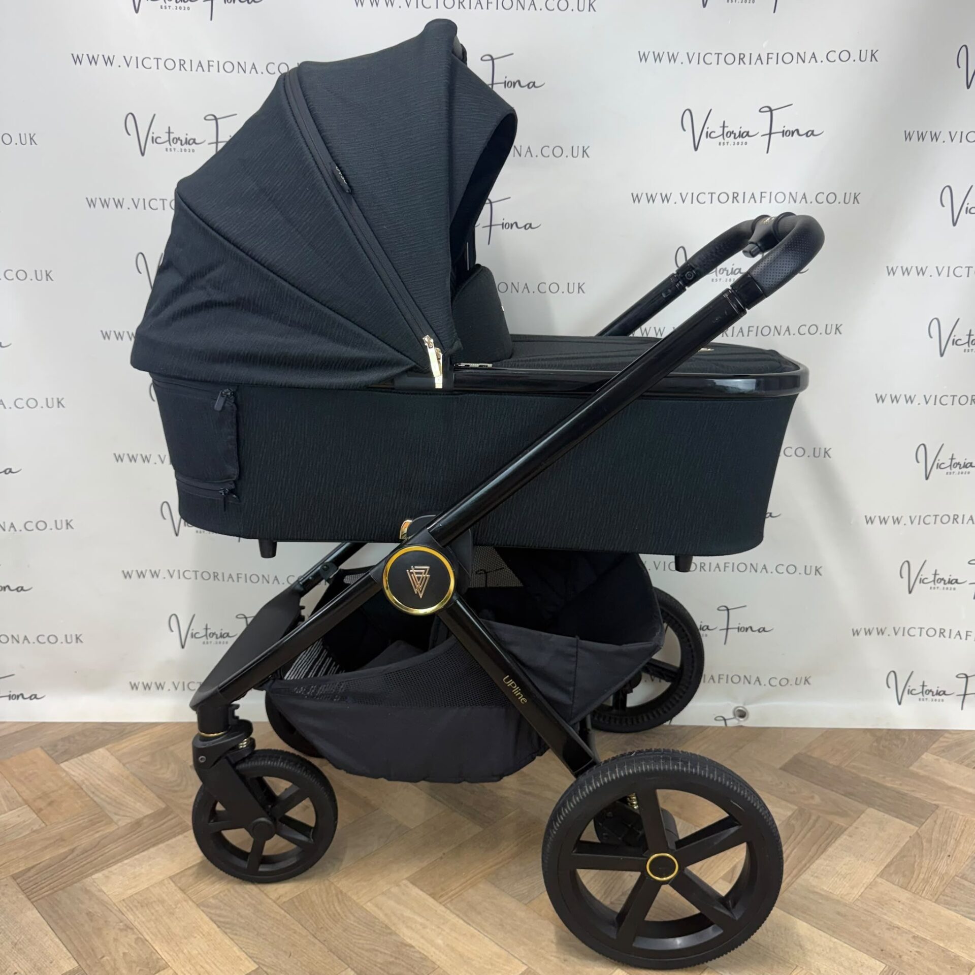 PRELOVED Venicci Tinum Upline Carrycot & Pushchair - All Black - Image 2