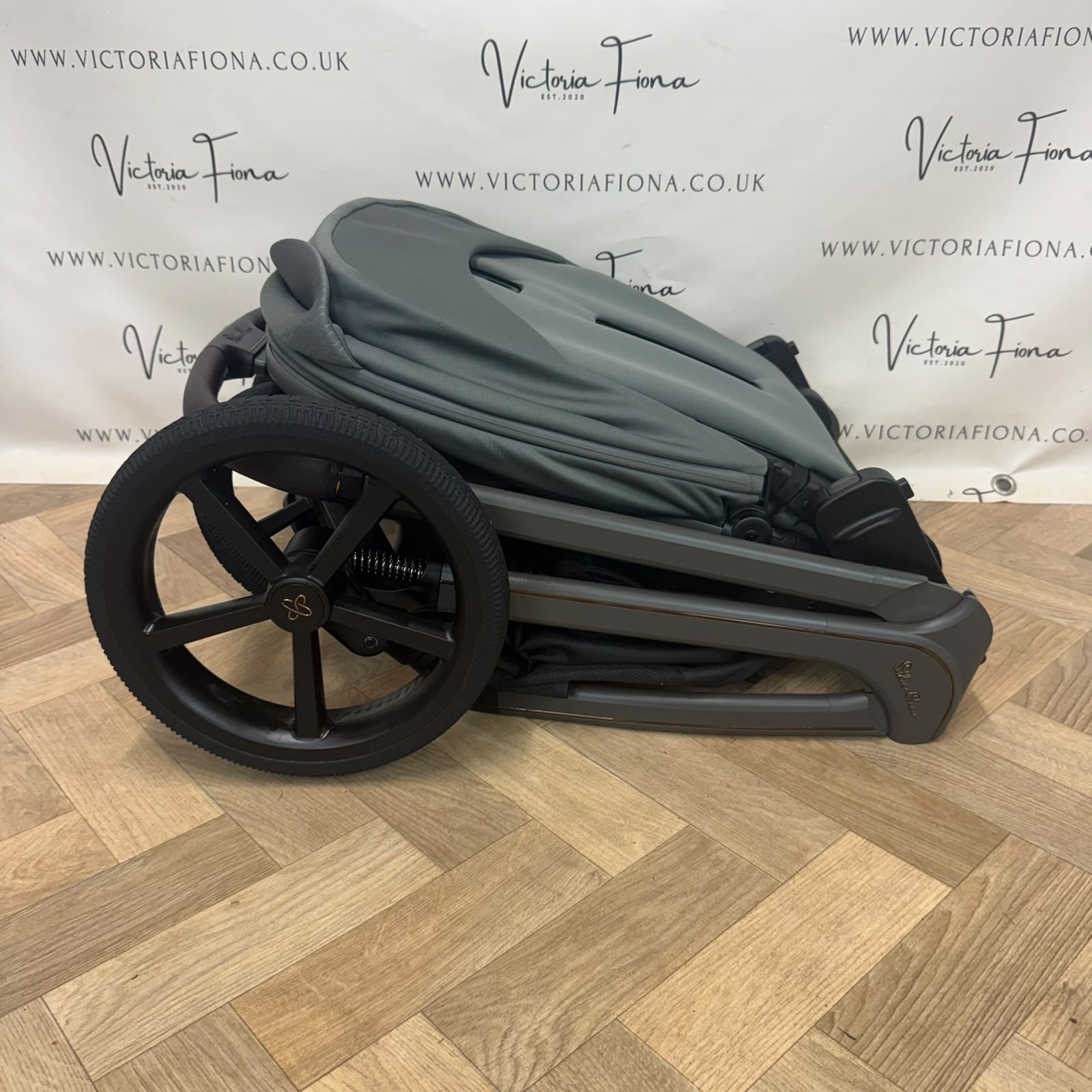 PRELOVED Silver Cross Cove Carrycot & Pushchair - Pewter Green π - Image 9