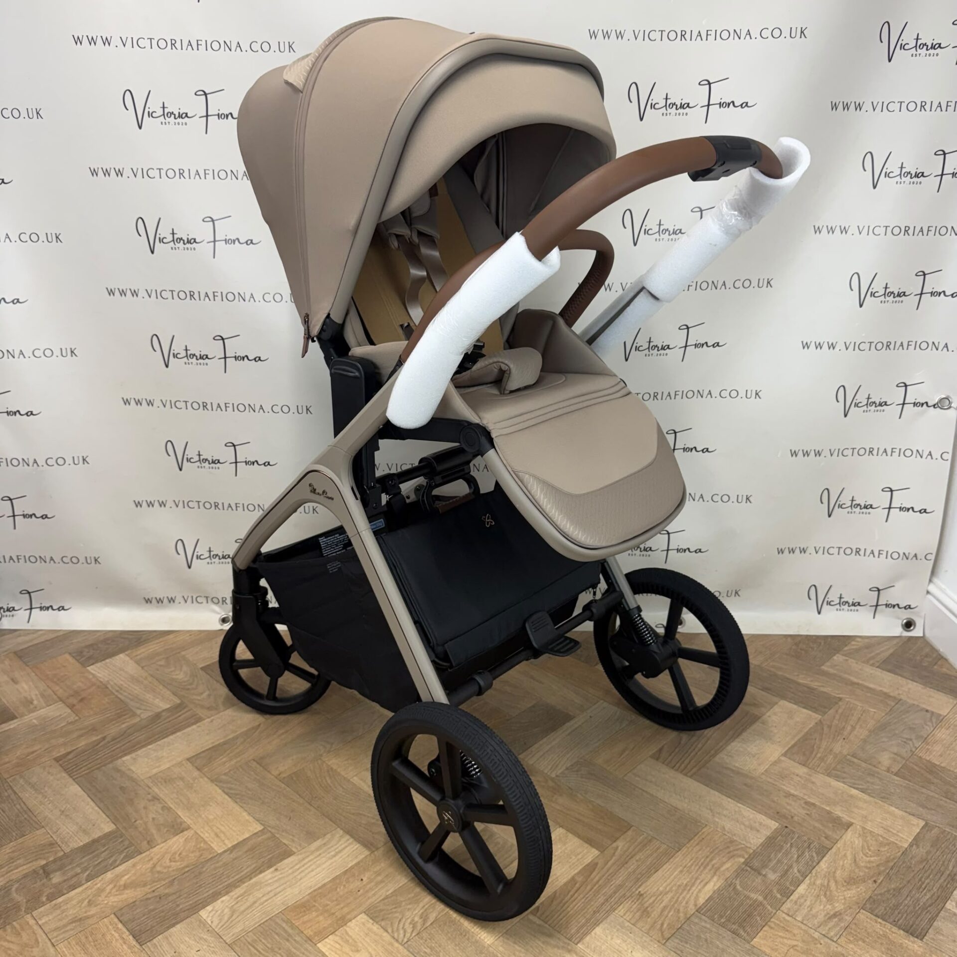 EX-DISPLAY Silver Cross Cove Carrycot & Pushchair - Champagne - Image 7