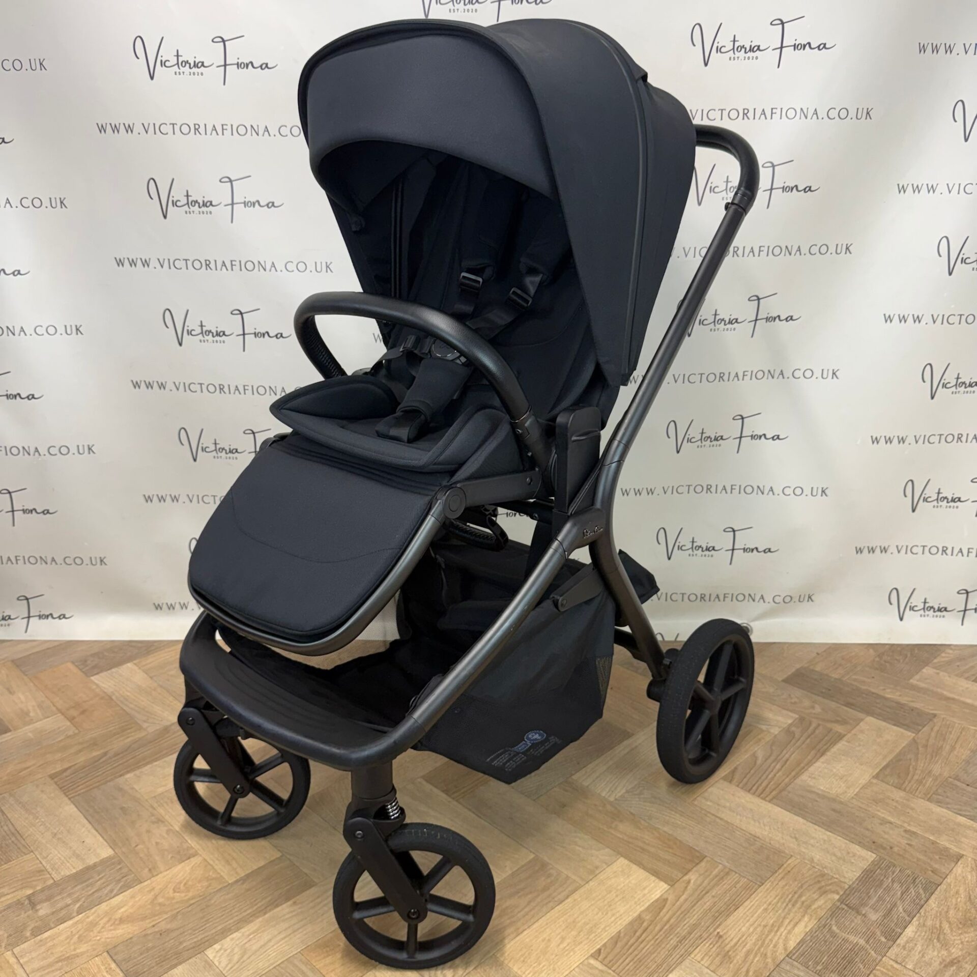 EX DISPLAY Silver Cross Breez Carrycot & Pushchair - Onyx Black - Image 8
