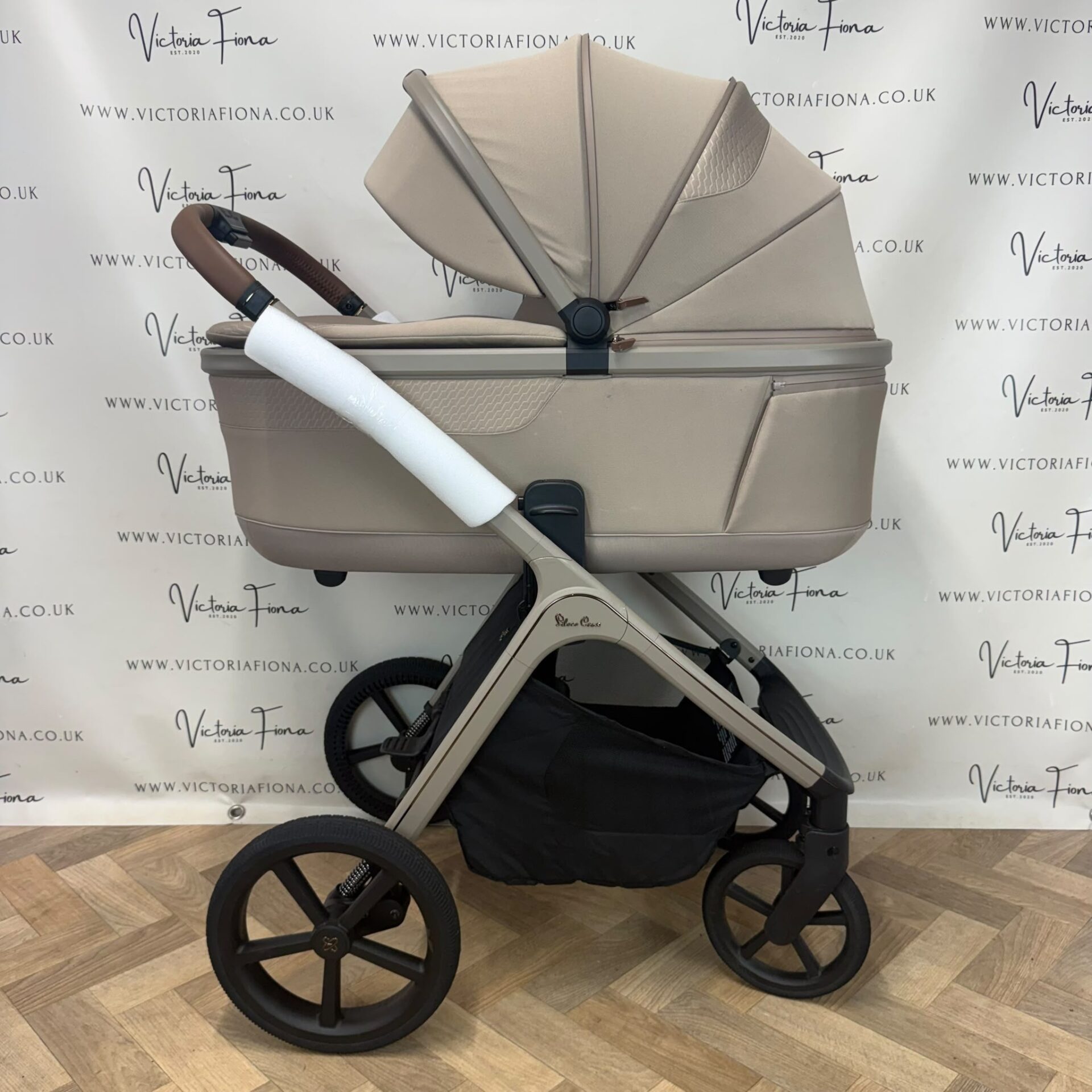 EX-DISPLAY Silver Cross Cove Carrycot & Pushchair - Champagne - Image 3