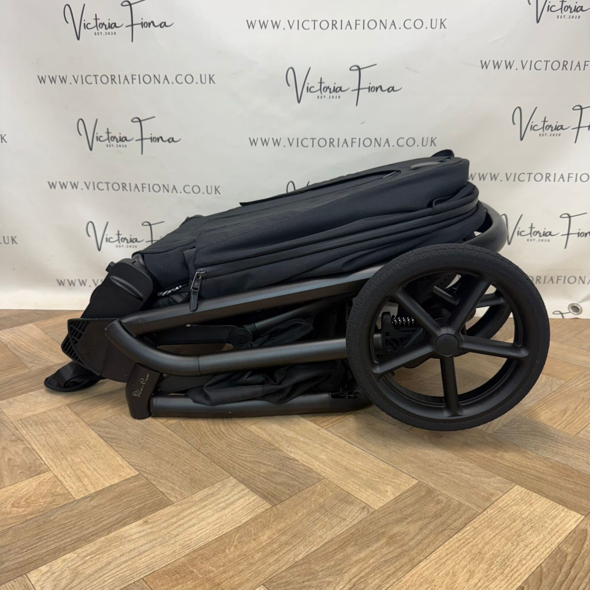 EX DISPLAY Silver Cross Breez Carrycot & Pushchair - Onyx Black - Image 9