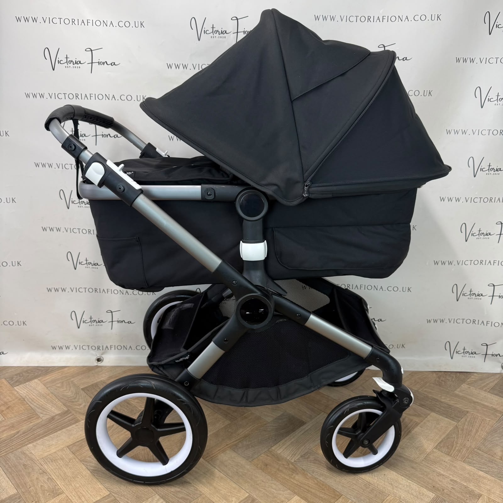 PRELOVED Bugaboo Fox 3 Pushchair & Carrycot – Black With Graphite Chassis - Image 2
