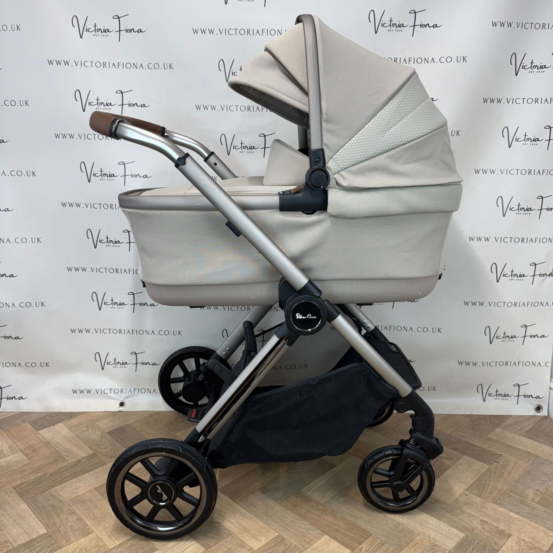 PRELOVED Silver Cross Reef 2 Carrycot & Pushchair - Frappe - Image 4