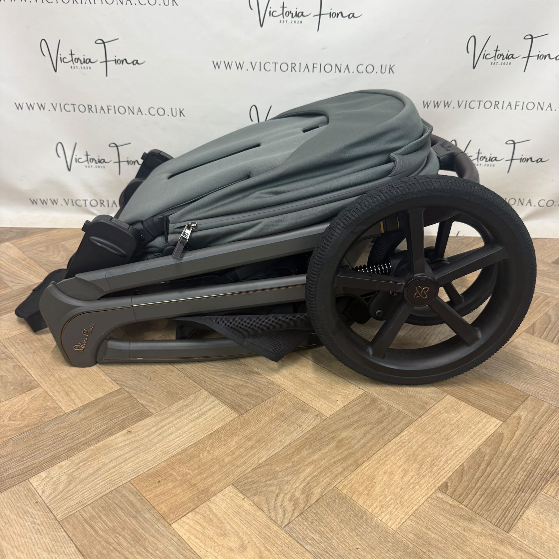 PRELOVED Silver Cross Cove Carrycot & Pushchair - Pewter Green - Image 10