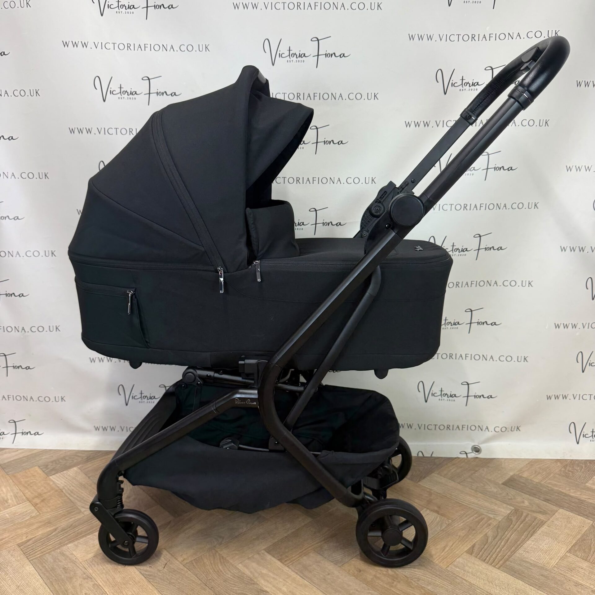 PRELOVED Silver Cross Nia - Cabin Approved Compact Stroller with Carrycot - Black - Image 2
