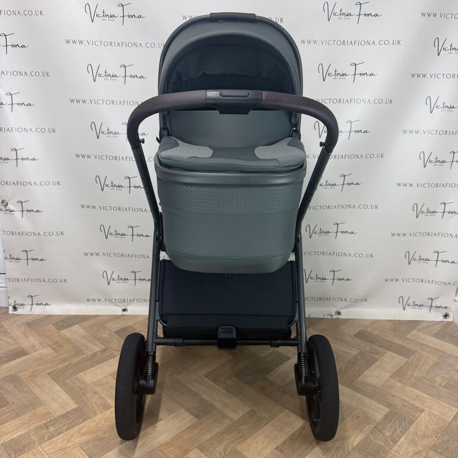 PRELOVED Silver Cross Cove Carrycot & Pushchair - Pewter Green π - Image 3