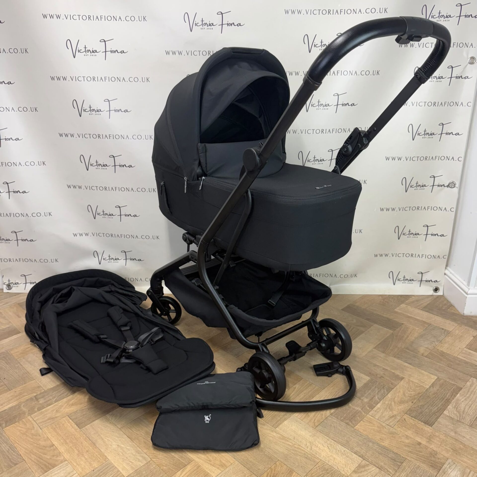 PRELOVED Silver Cross Nia - Cabin Approved Compact Stroller with Carrycot - Black