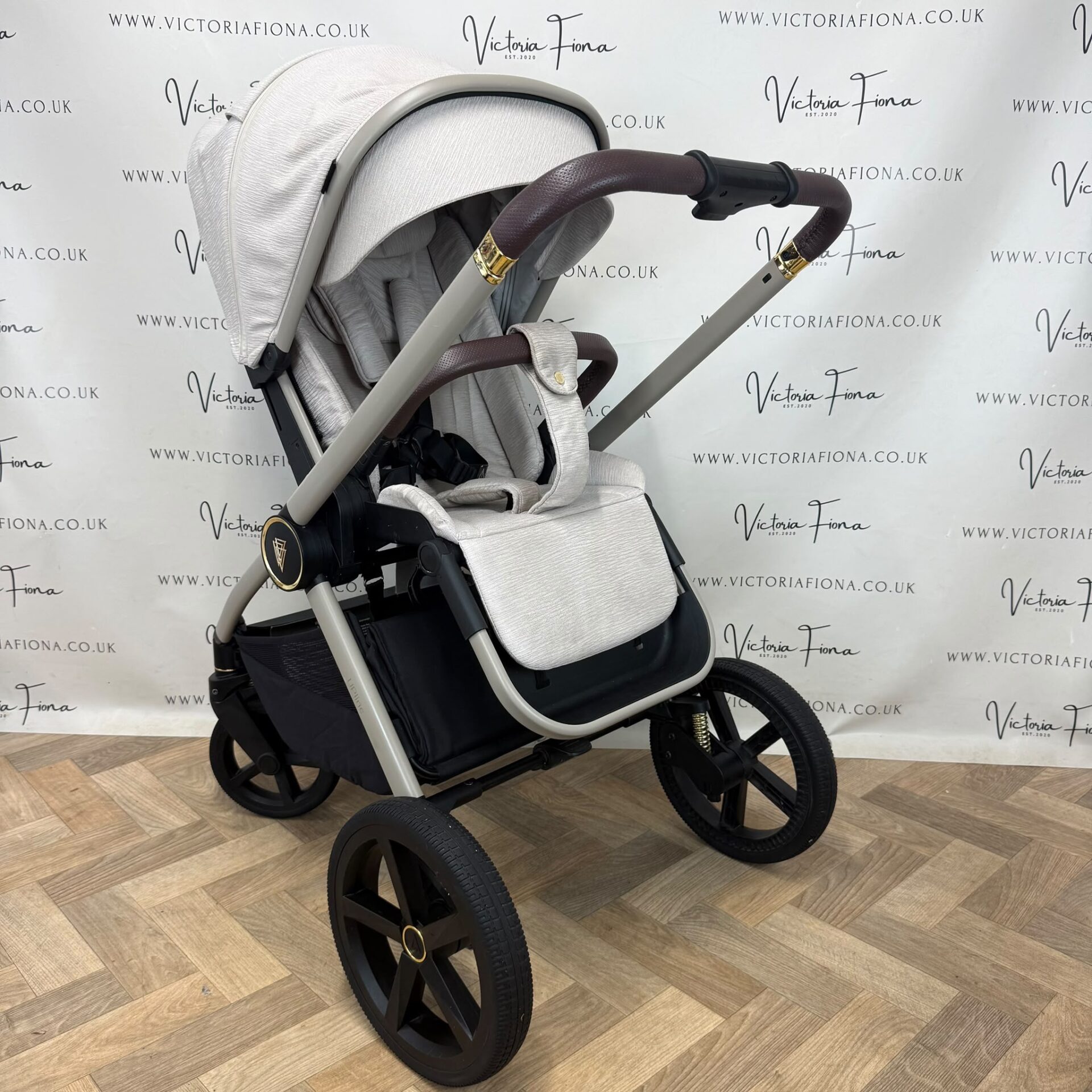 PRELOVED Venicci Tinum Upline Carrycot & Pushchair - Stone - Image 7
