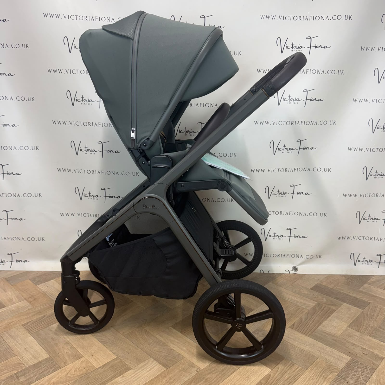 PRELOVED Silver Cross Cove Carrycot & Pushchair - Pewter Green π - Image 7