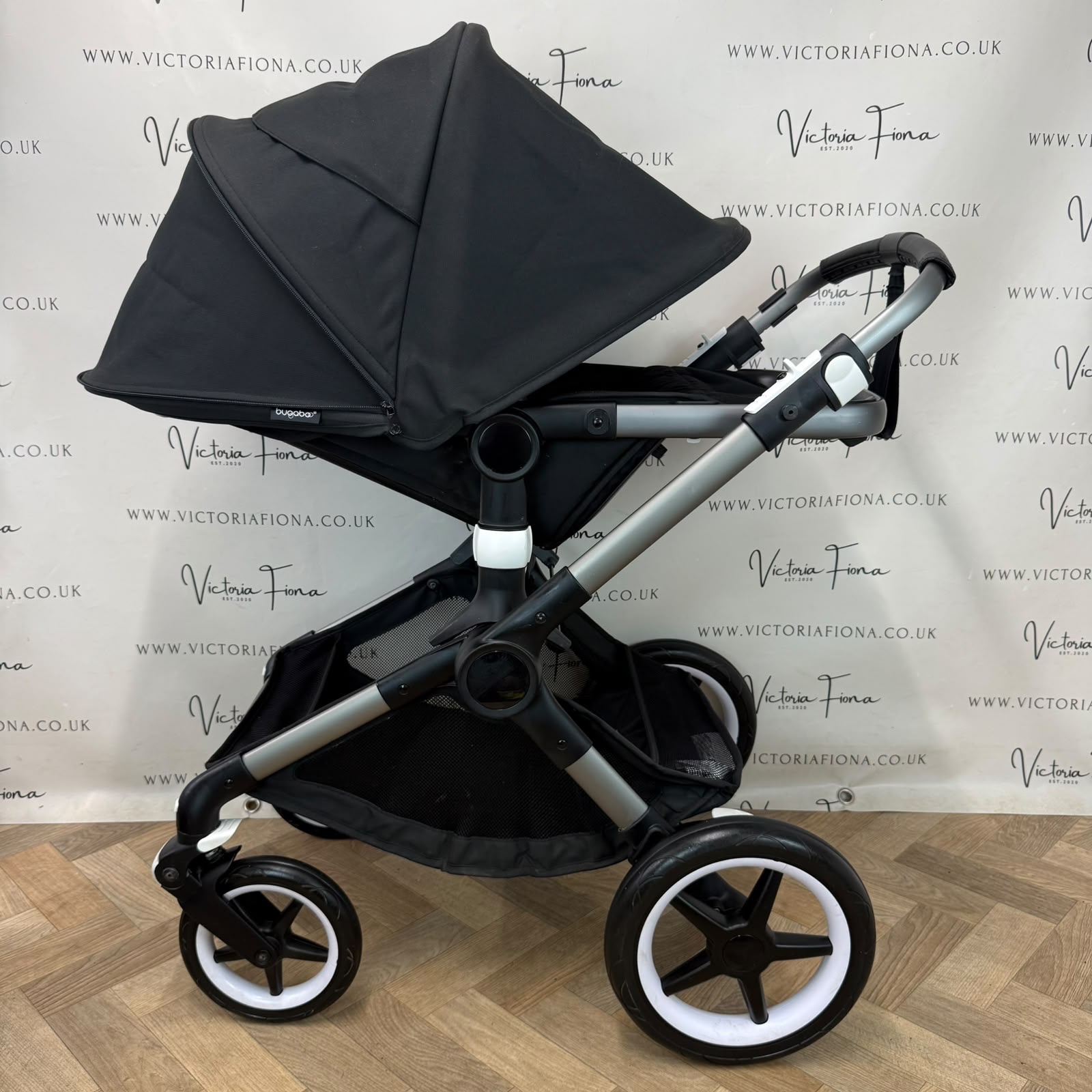PRELOVED Bugaboo Fox 3 Pushchair & Carrycot – Black With Graphite Chassis - Image 6