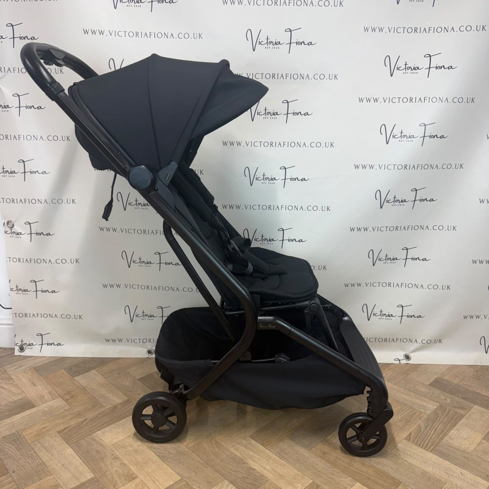 PRELOVED Silver Cross Nia - Cabin Approved Compact Stroller with Carrycot - Black - Image 8