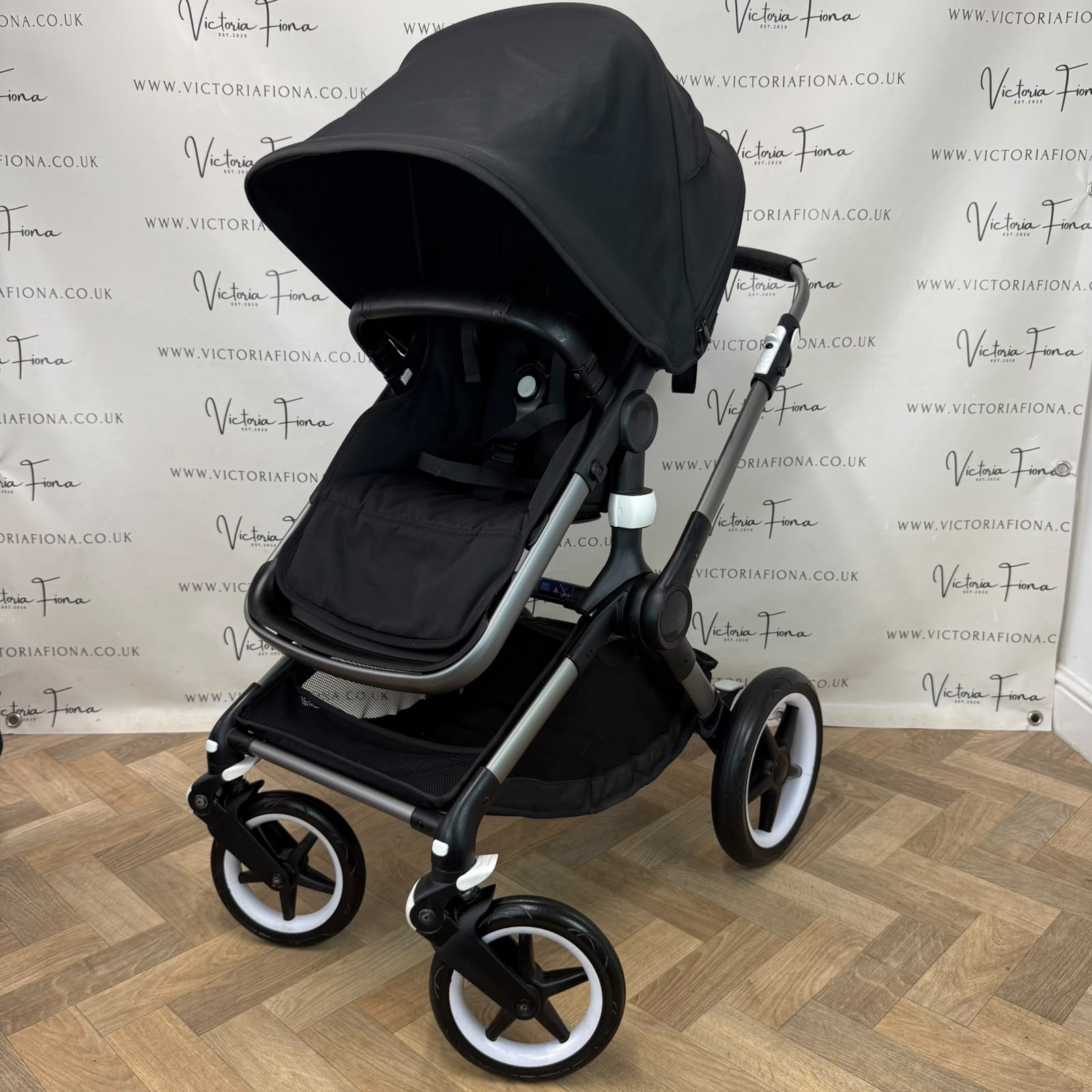 PRELOVED Bugaboo Fox 3 Pushchair & Carrycot – Black With Graphite Chassis - Image 8