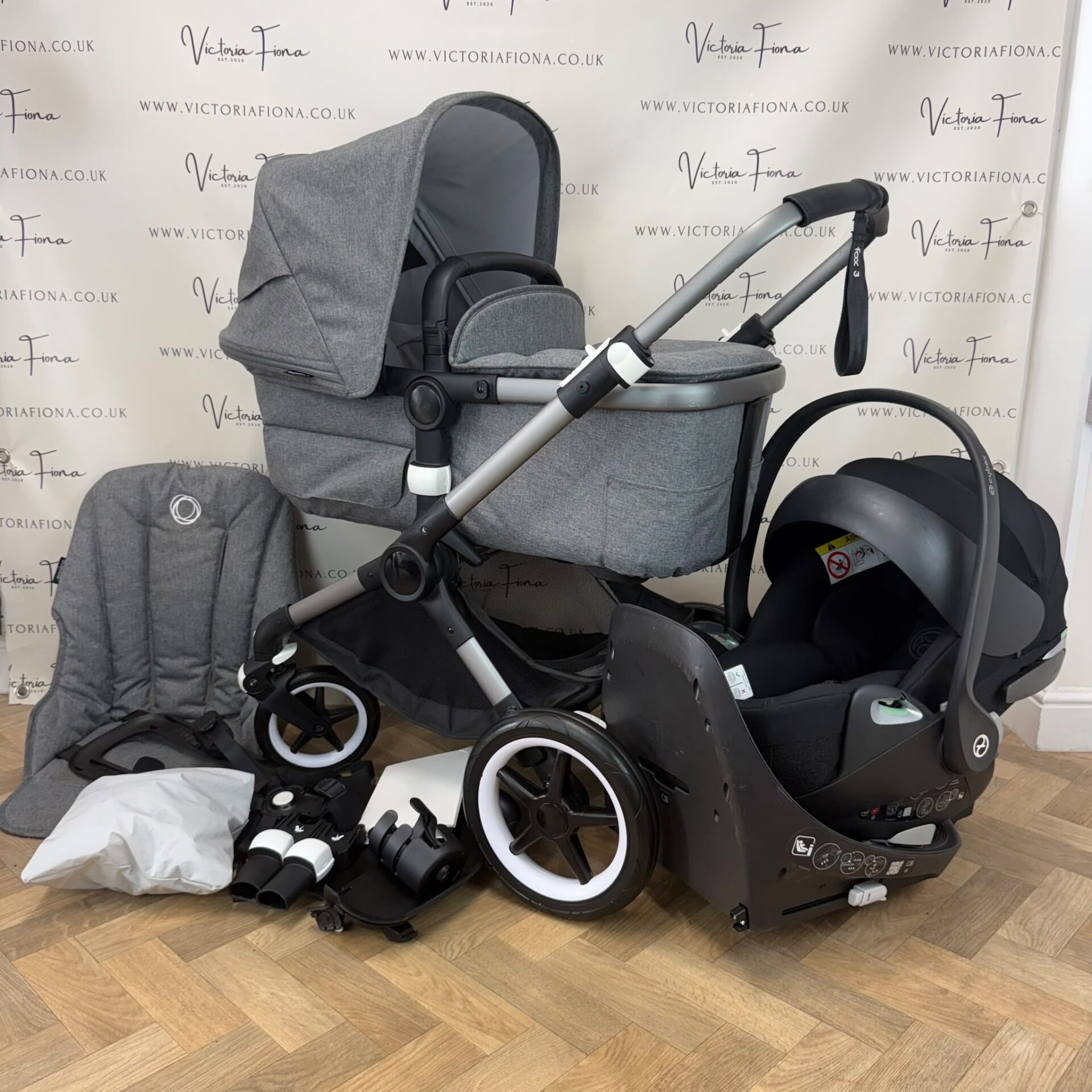 PRELOVED Bugaboo Fox 3 Pushchair & Carrycot plus Cybex Cloud T and Isofix – Grey Melange With Graphite Chassis