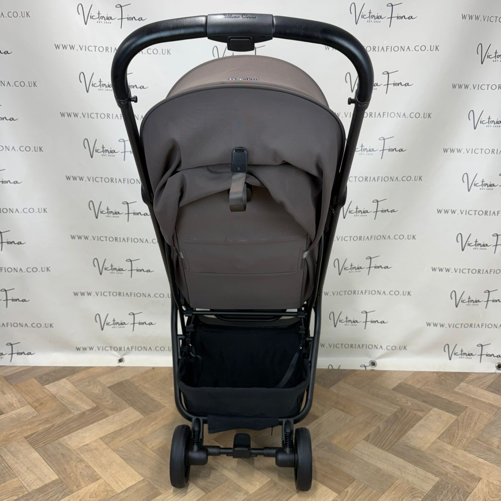 PRELOVED Silver Cross Nia - Cabin Approved Compact Stroller - Chocolates Brown - Image 3