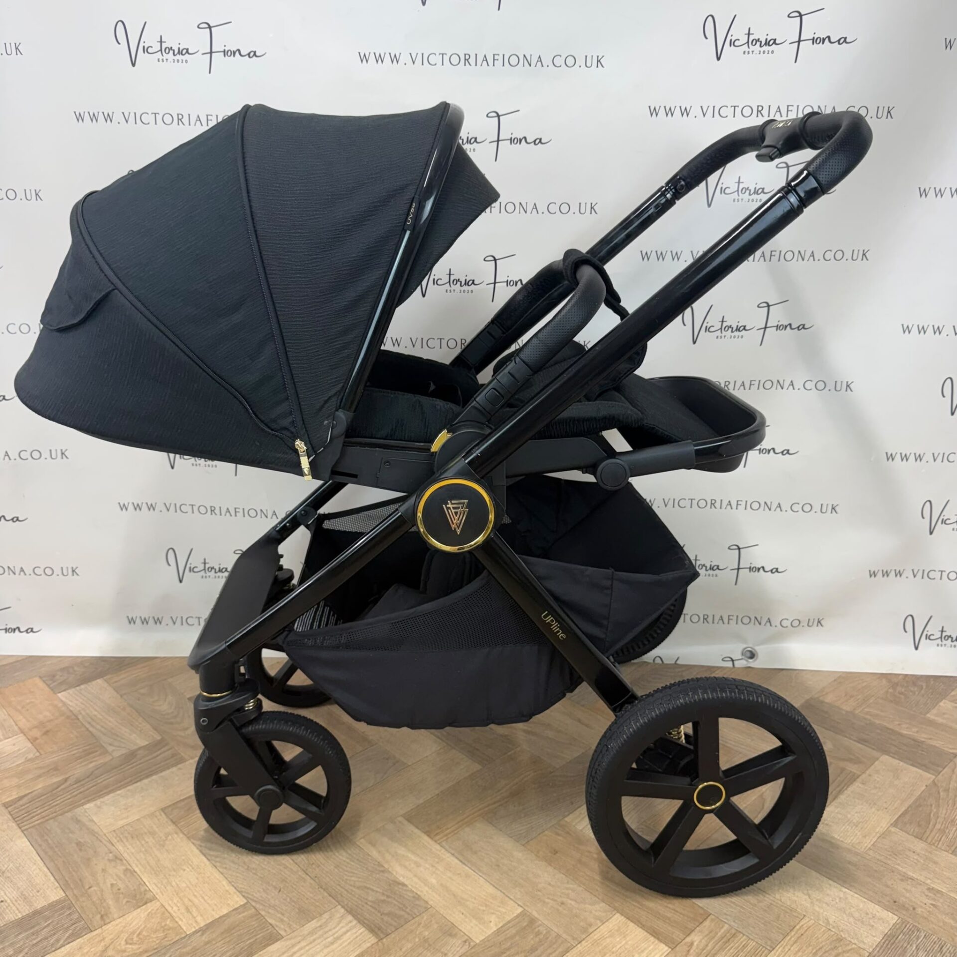 PRELOVED Venicci Tinum Upline Carrycot & Pushchair - All Black - Image 6