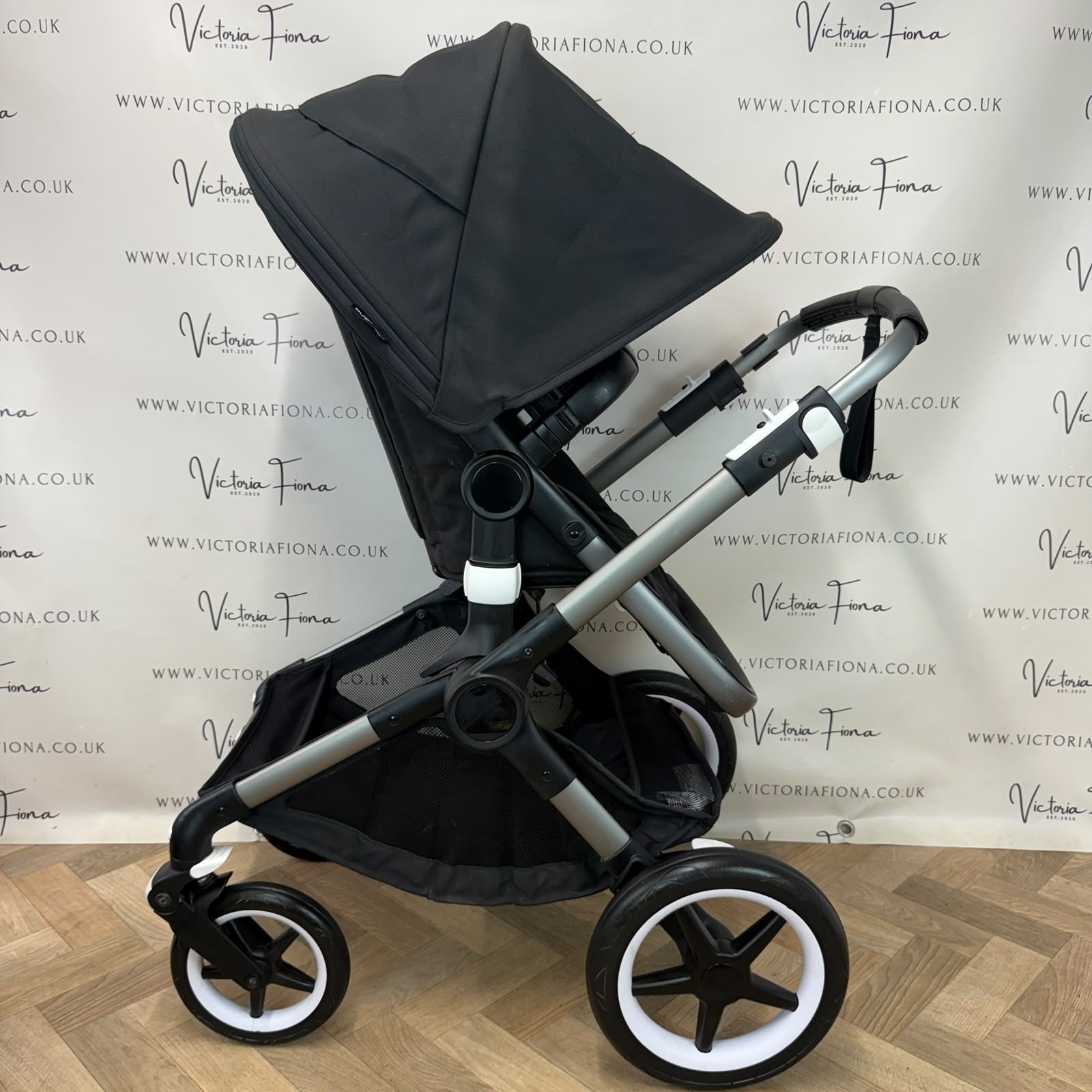 PRELOVED Bugaboo Fox 3 Pushchair & Carrycot – Black With Graphite Chassis - Image 5
