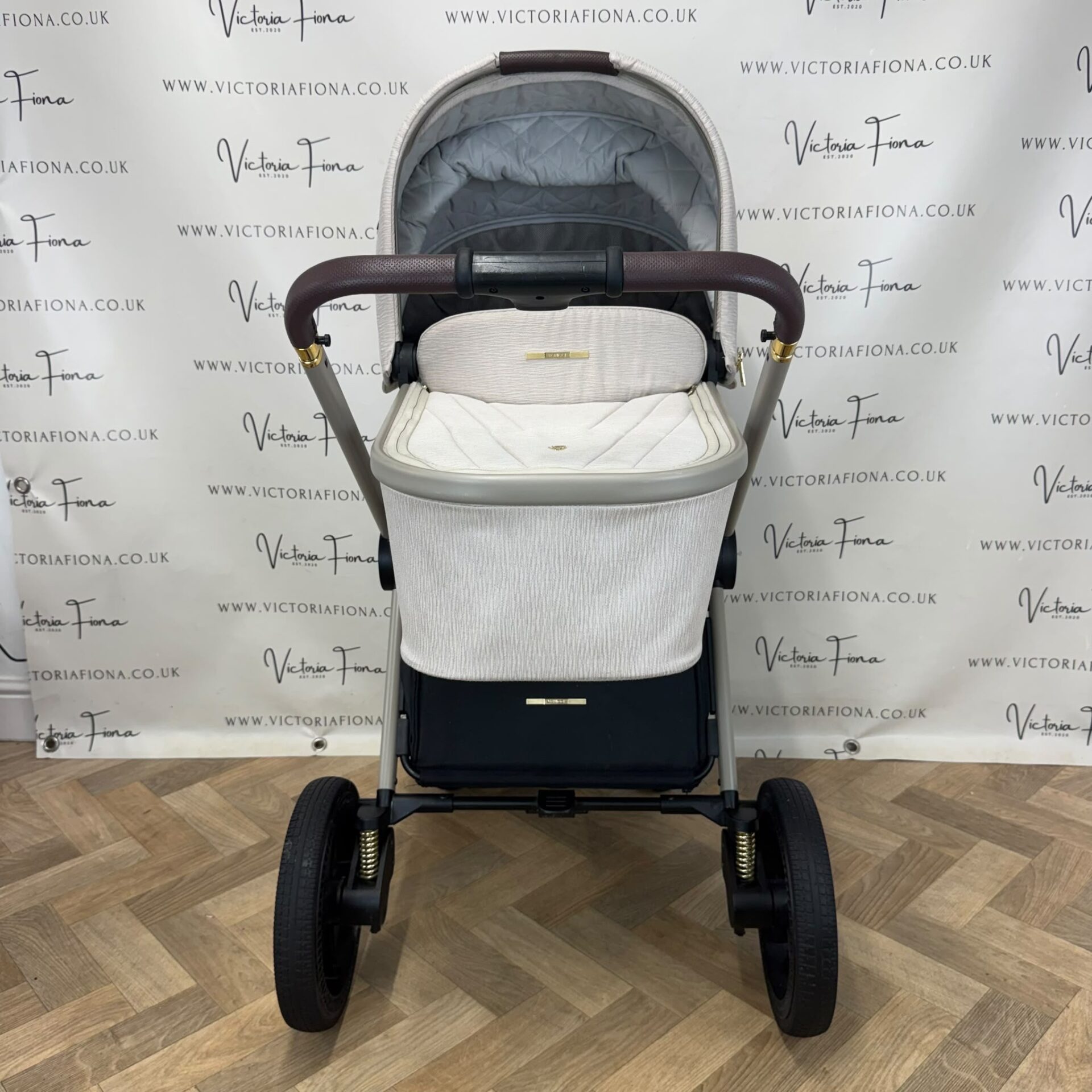 PRELOVED Venicci Tinum Upline Carrycot & Pushchair - Stone - Image 4