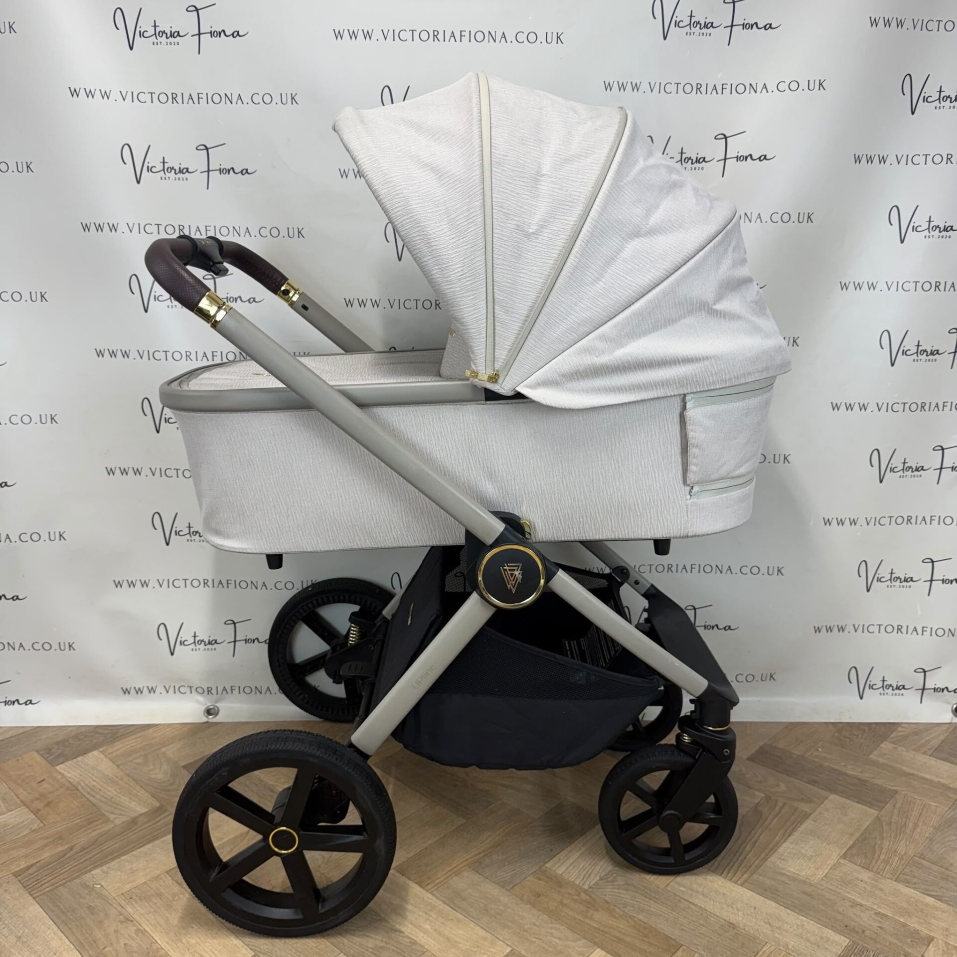 PRELOVED Venicci Tinum Upline Carrycot & Pushchair - Stone - Image 3