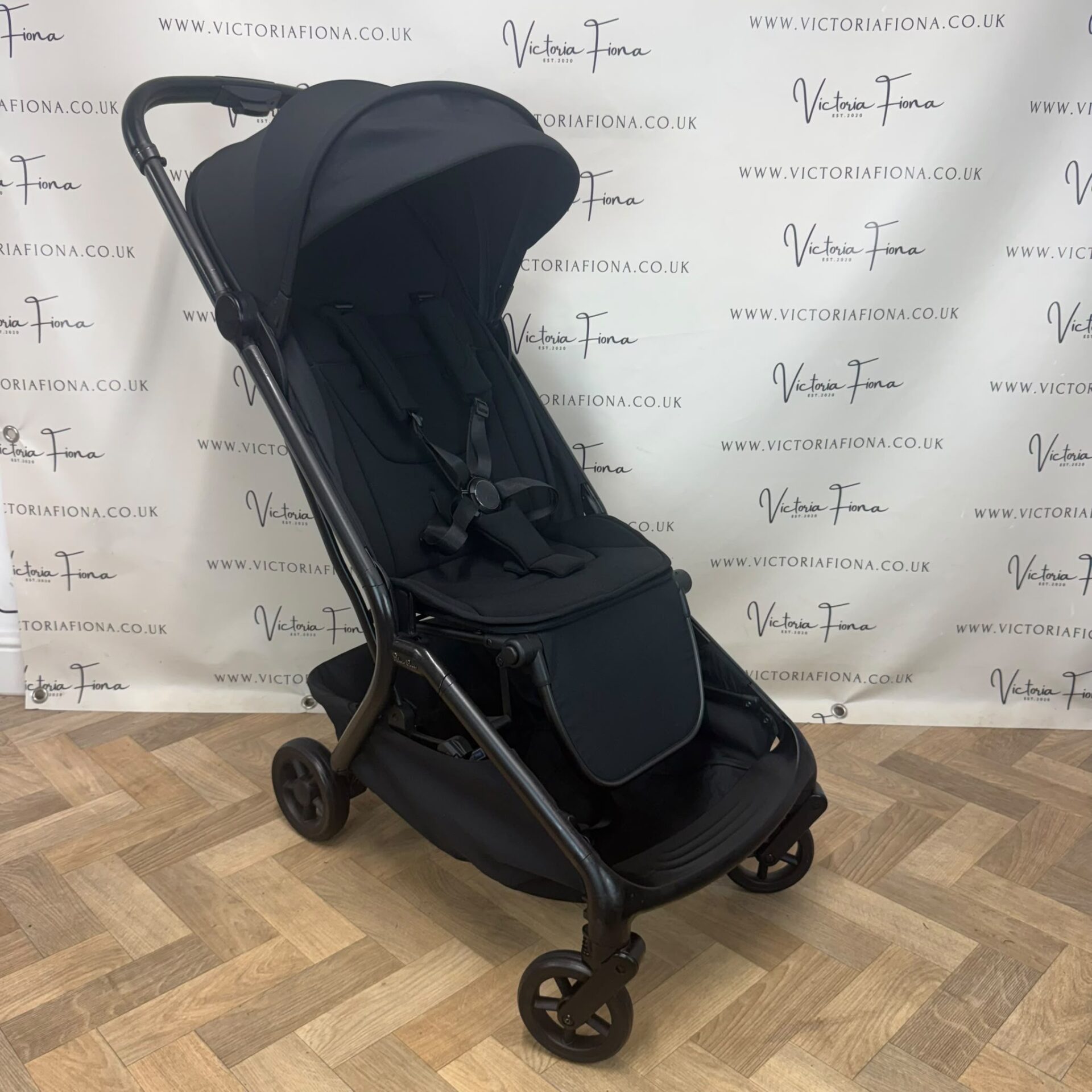 PRELOVED Silver Cross Nia - Cabin Approved Compact Stroller with Carrycot - Black - Image 6