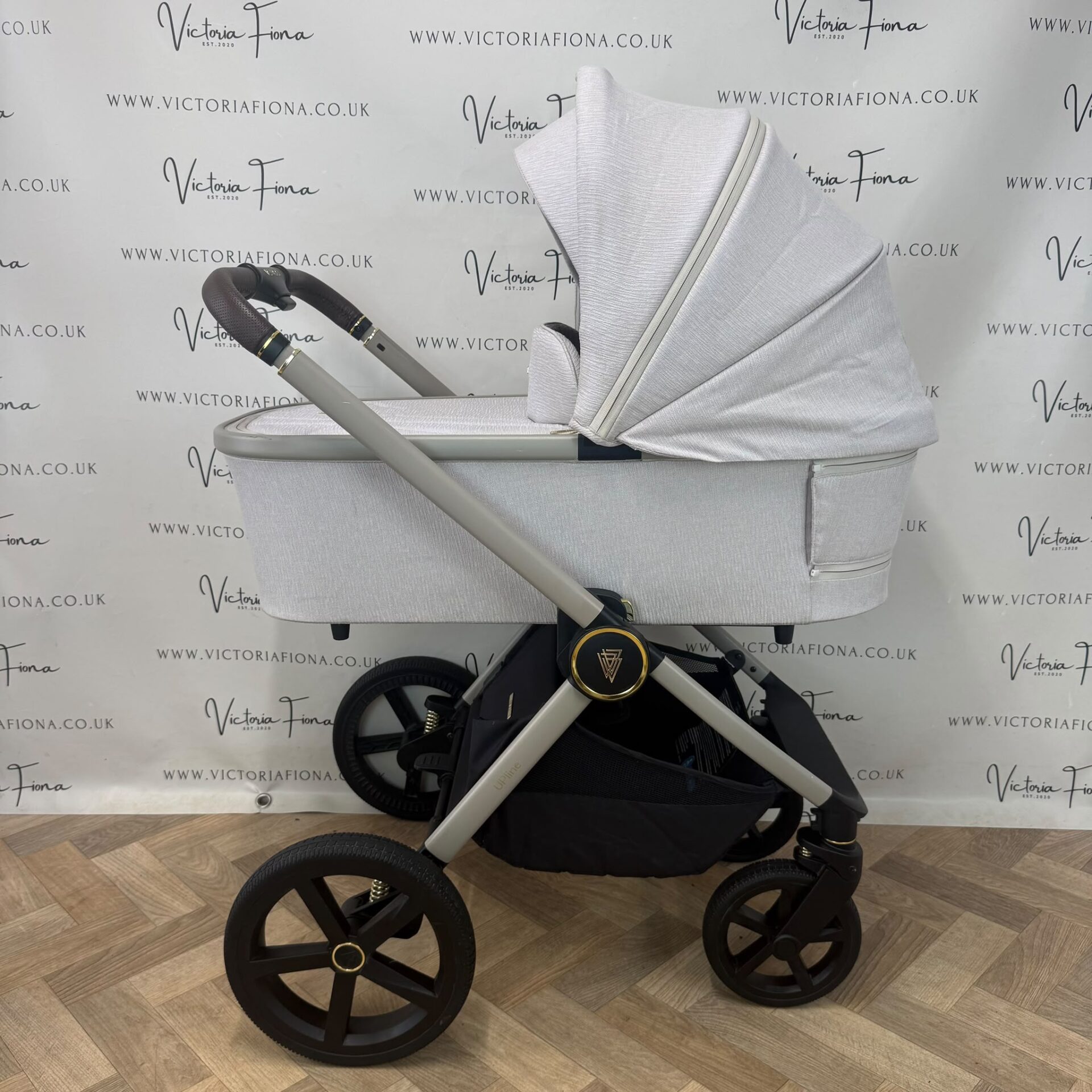 PRELOVED Venicci Tinum Upline Carrycot & Pushchair - Stone - Image 2