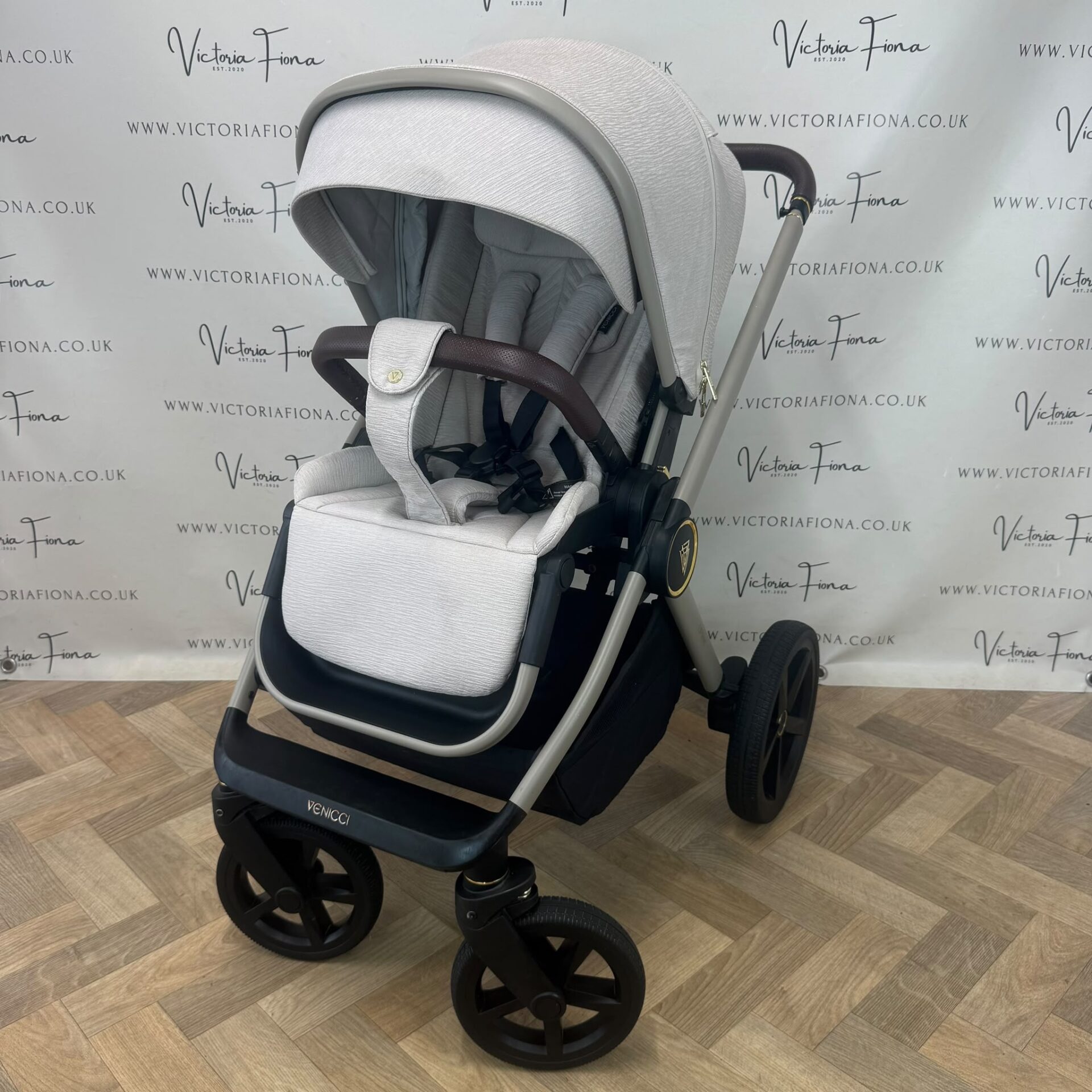 PRELOVED Venicci Tinum Upline Carrycot & Pushchair - Stone - Image 9